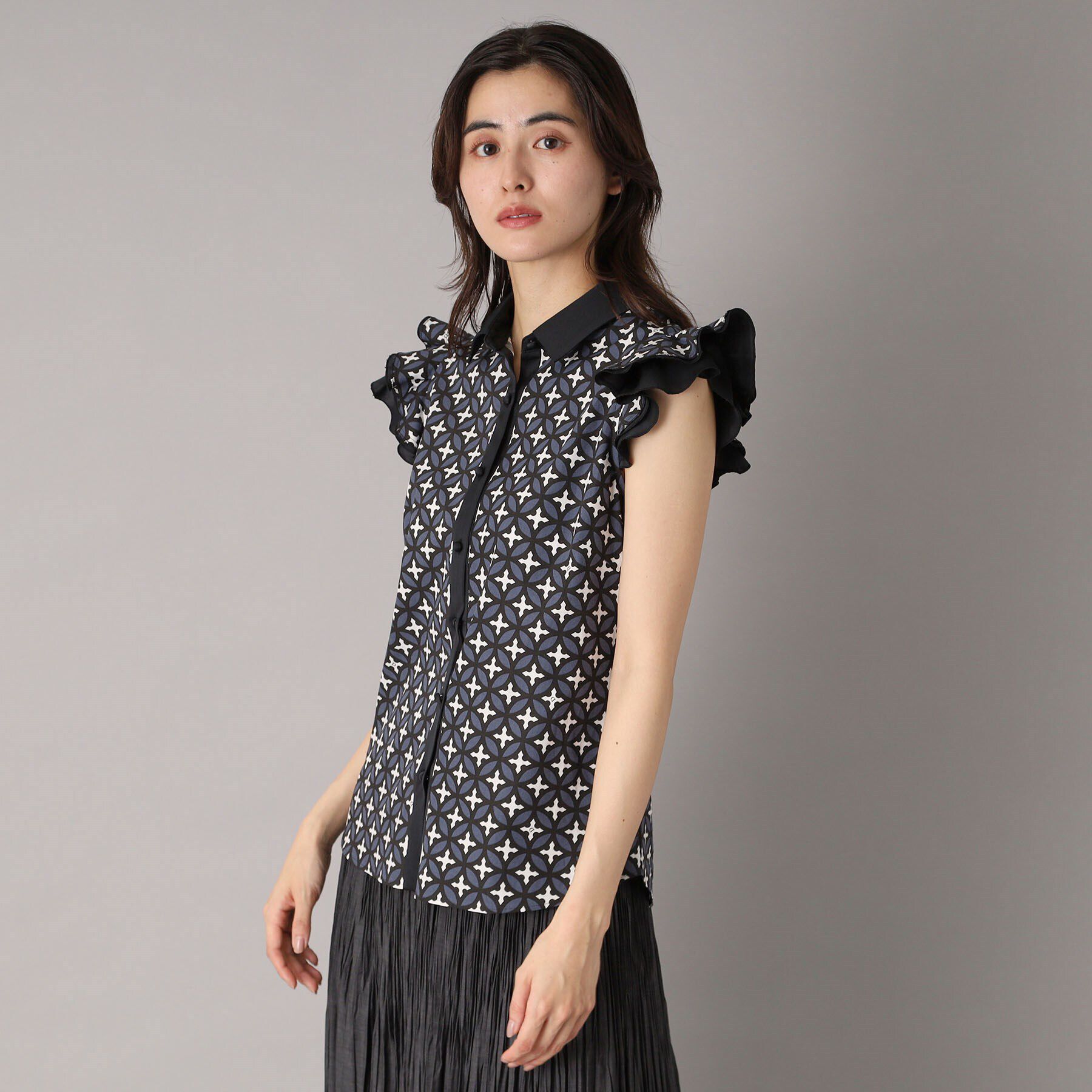 DRESSTERIOR「【大人百花春号掲載 モデル美香さん着用】オーバーラップウィングスリーブブラウス」|シャツ・ブラウス|