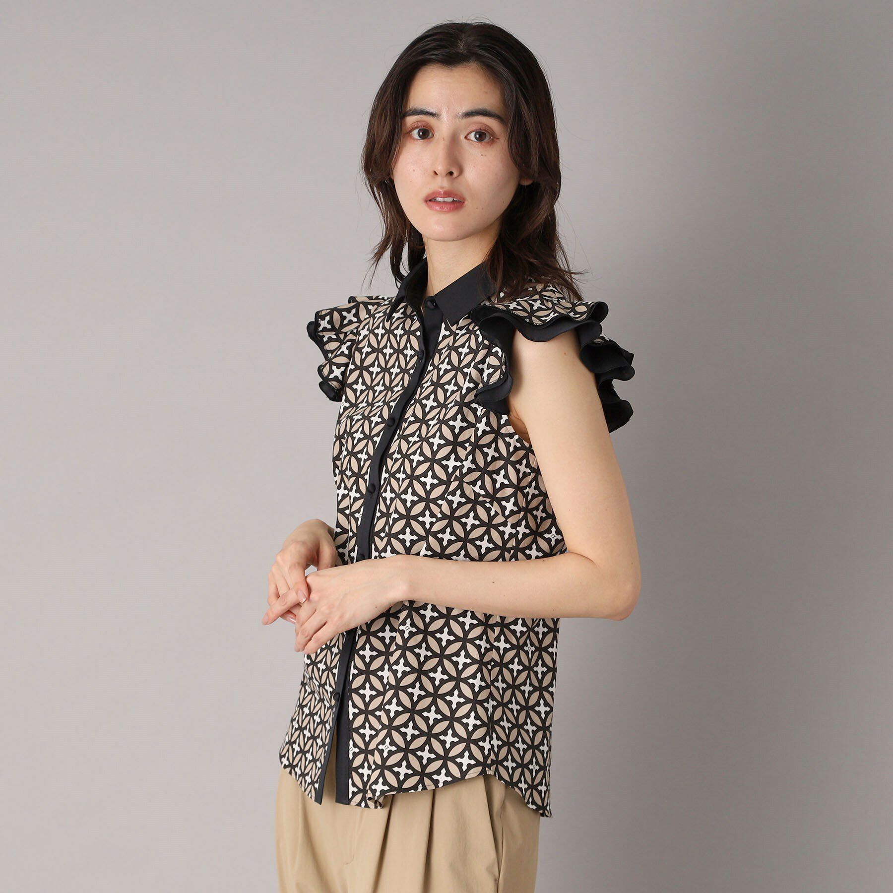 DRESSTERIOR「【大人百花春号掲載 モデル美香さん着用】オーバーラップウィングスリーブブラウス」|シャツ・ブラウス|