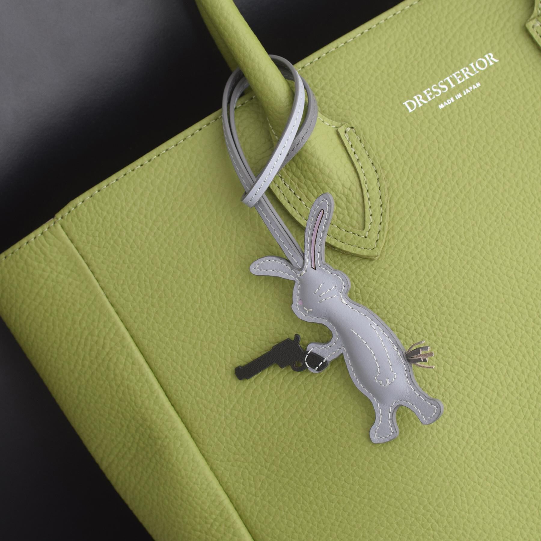 DRESSTERIOR「ピストルラビットチャーム」|キーケース|グレー(012)