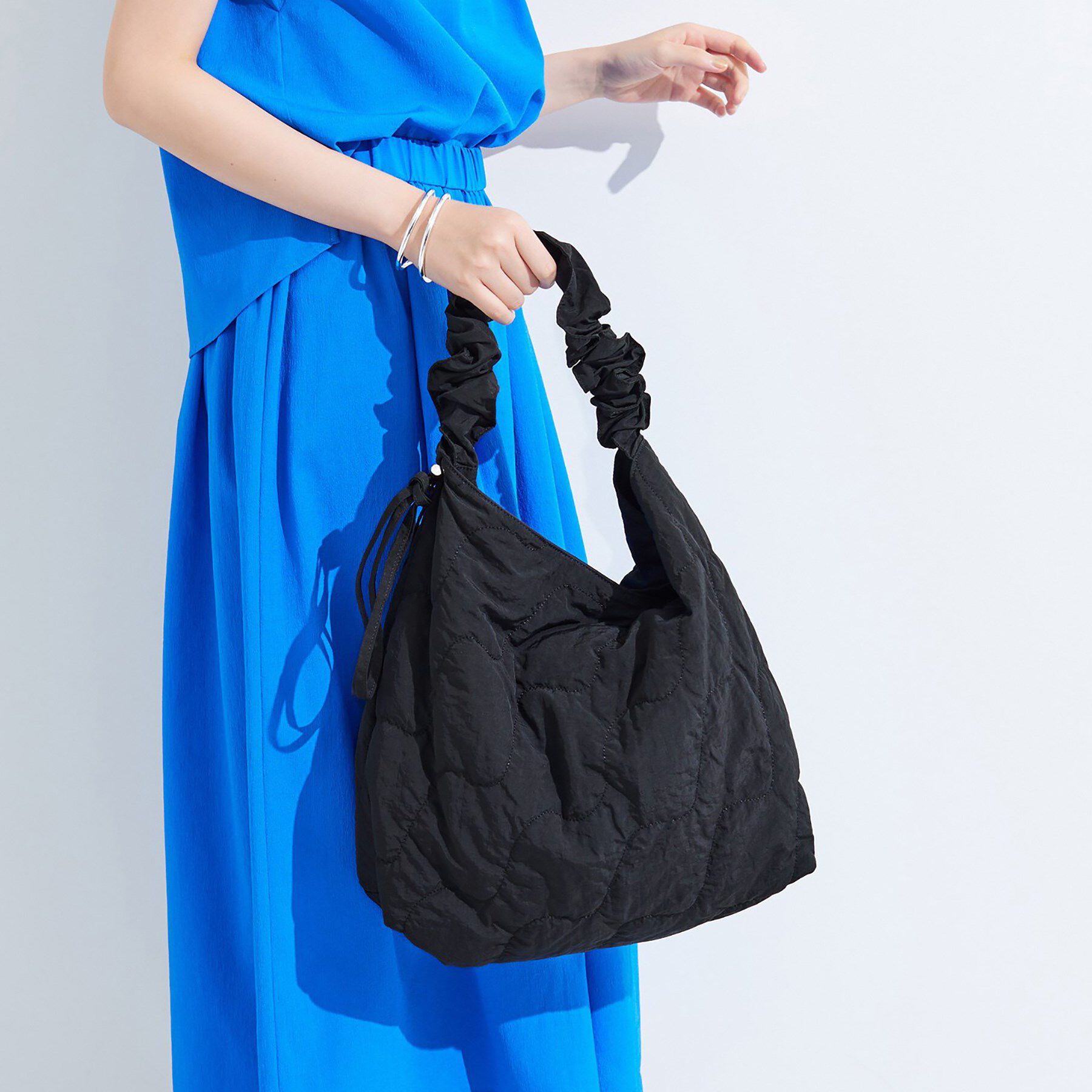 INDIVI「【新色登場！超軽量】2WAYドロストショルダーバッグ」|ショルダー・メッセンジャー|ブラック(619)