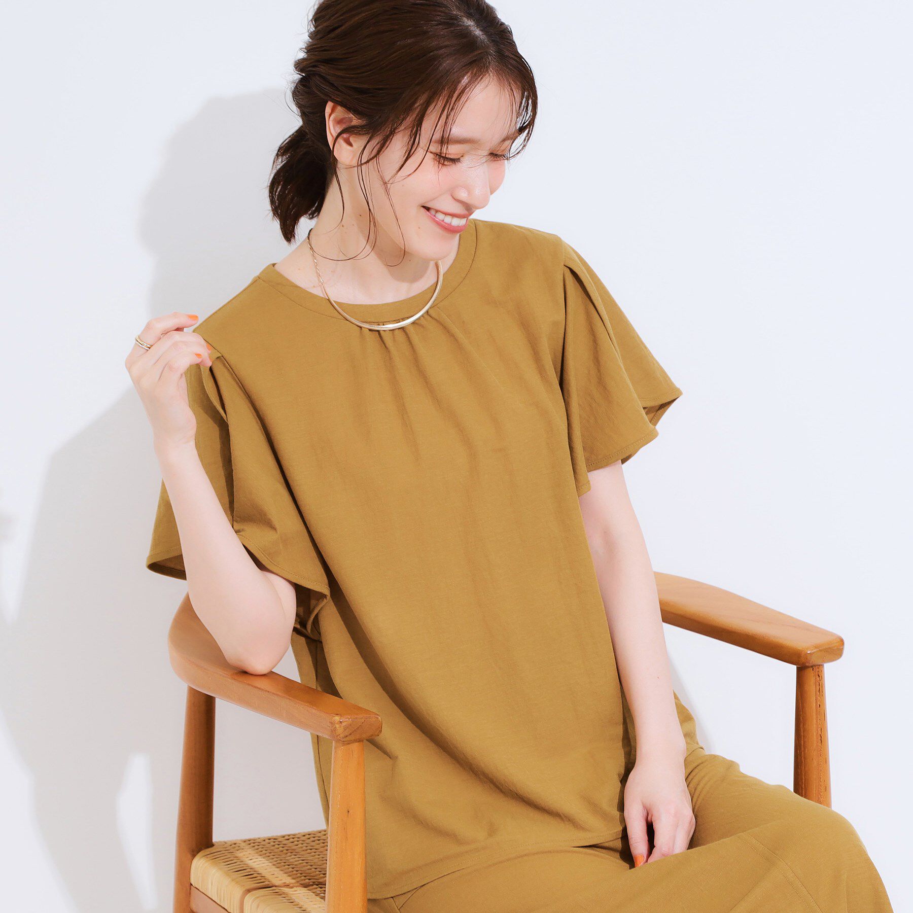 SHOO･LA･RUE「【セットアップ可/ひんやり/S-LL】きちんと感のあるフリル袖トップス」|Tシャツ・カットソー|マスタード(033)