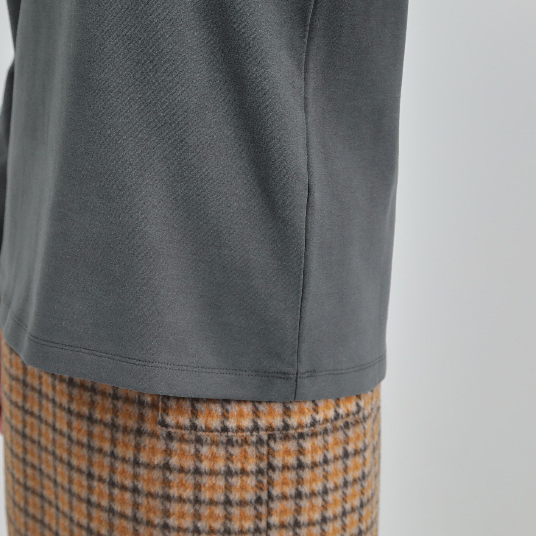 SHOO･LA･RUE「【洗濯機可/S-LL】大人が着やすい小さめロゴ 刺繍ロンT」|Tシャツ・カットソー|