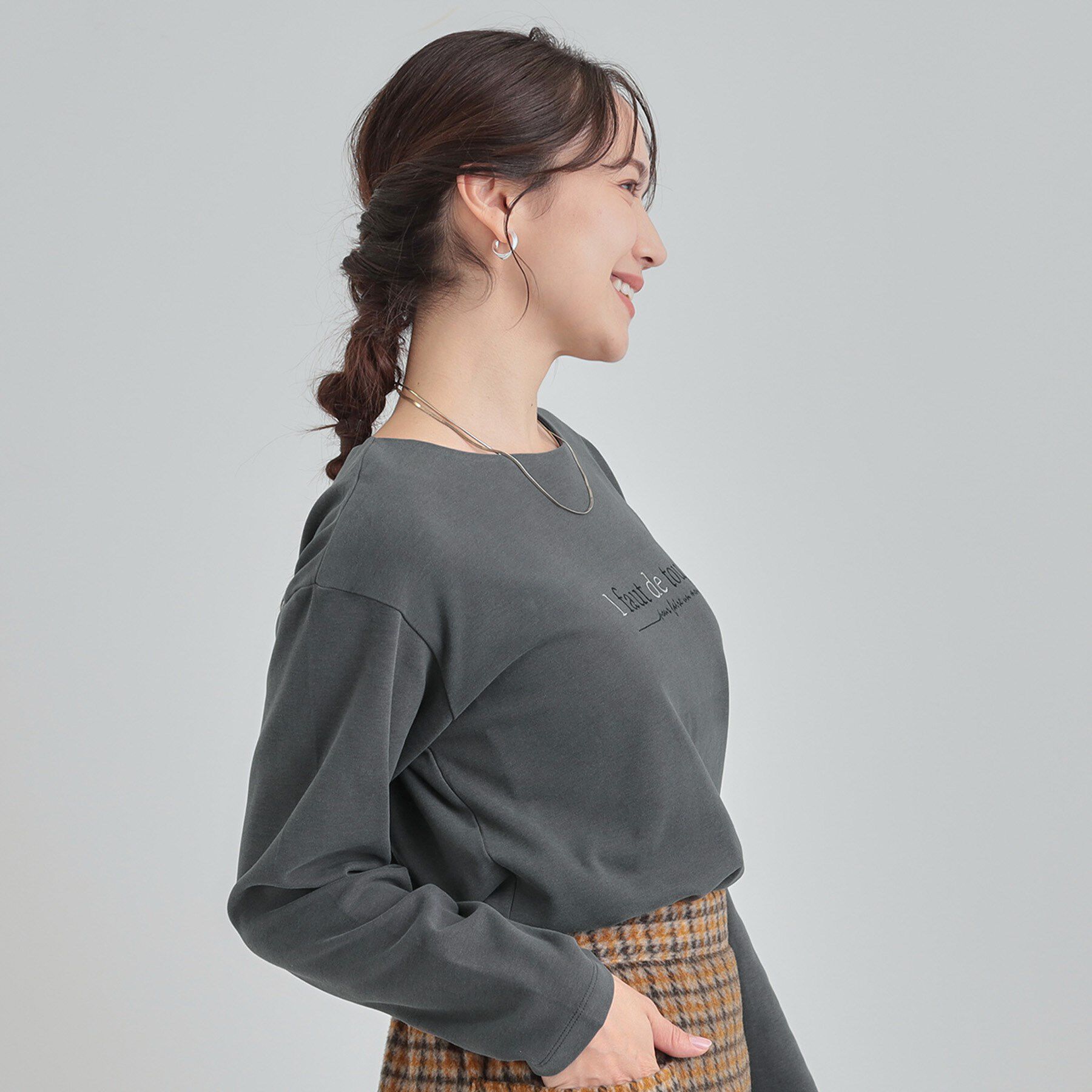 SHOO･LA･RUE「【洗濯機可/S-LL】大人が着やすい小さめロゴ 刺繍ロンT」|Tシャツ・カットソー|