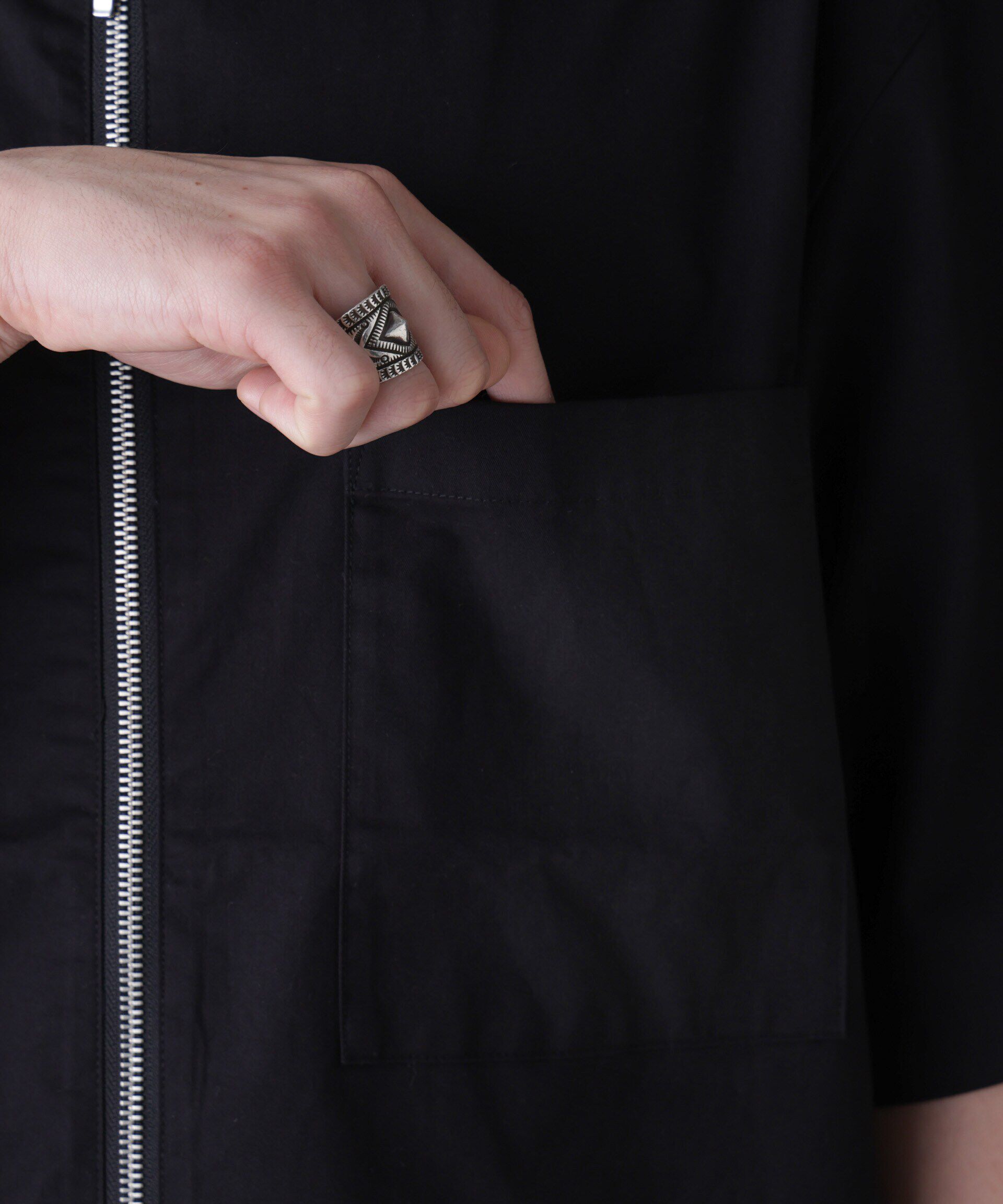 nano･universe「ピーチスキンジップアップシャツ」|シャツ・ブラウス|