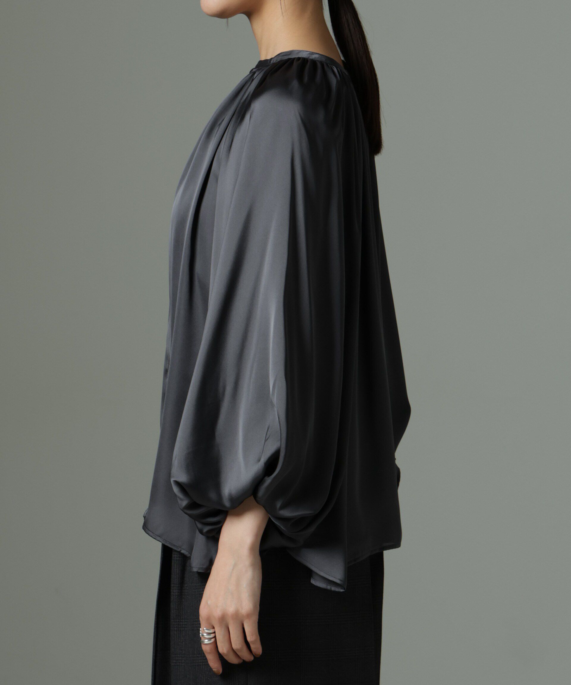 nano･universe「前後2wayサテンボリュームスリーブブラウス」|シャツ・ブラウス|
