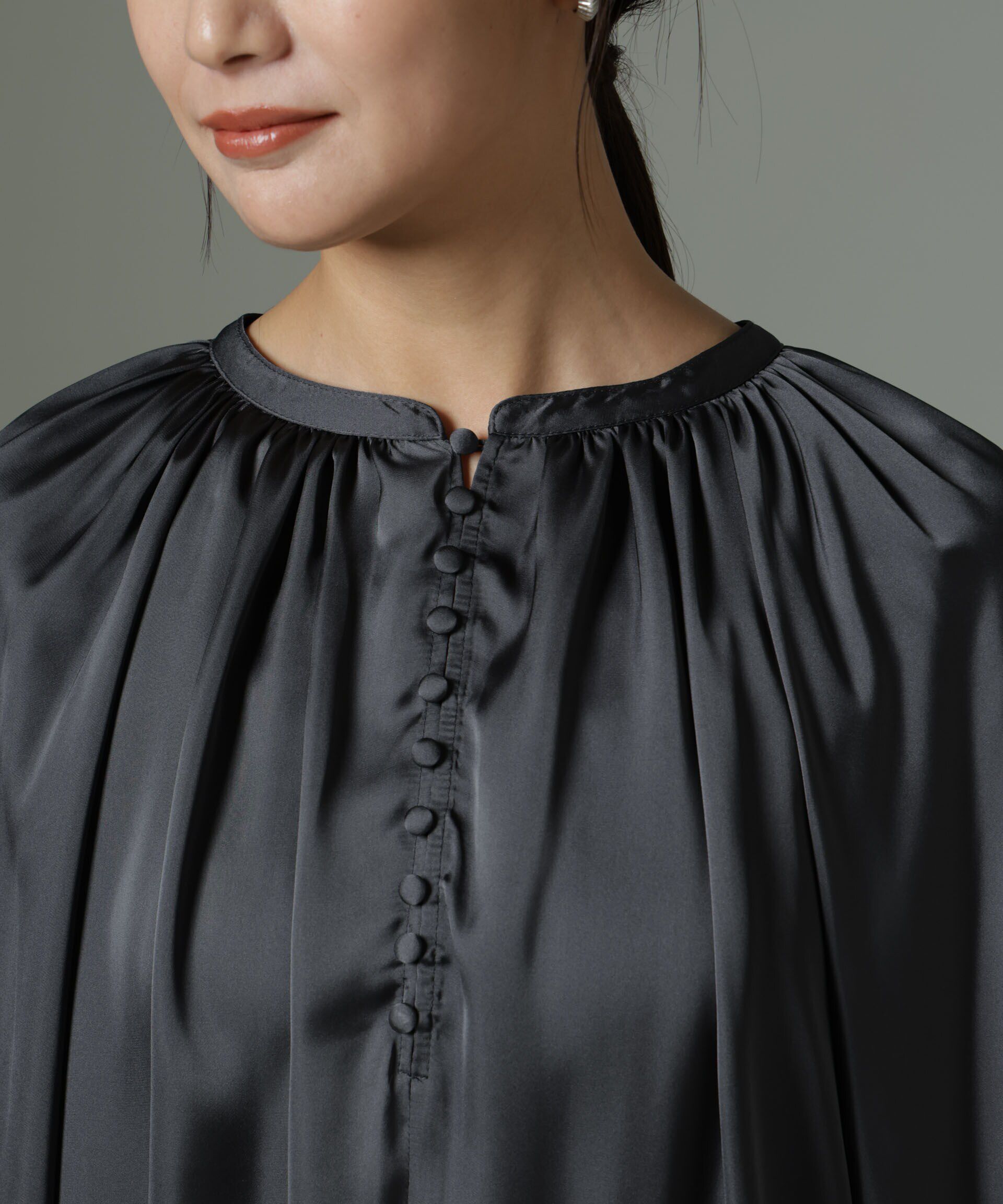 nano･universe「前後2wayサテンボリュームスリーブブラウス」|シャツ・ブラウス|