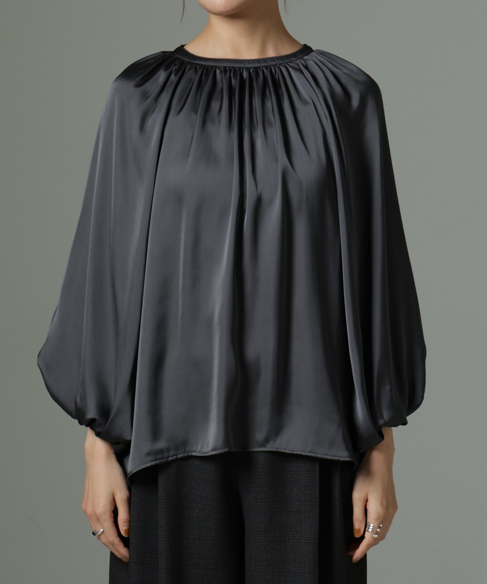 nano･universe「前後2wayサテンボリュームスリーブブラウス」|シャツ・ブラウス|