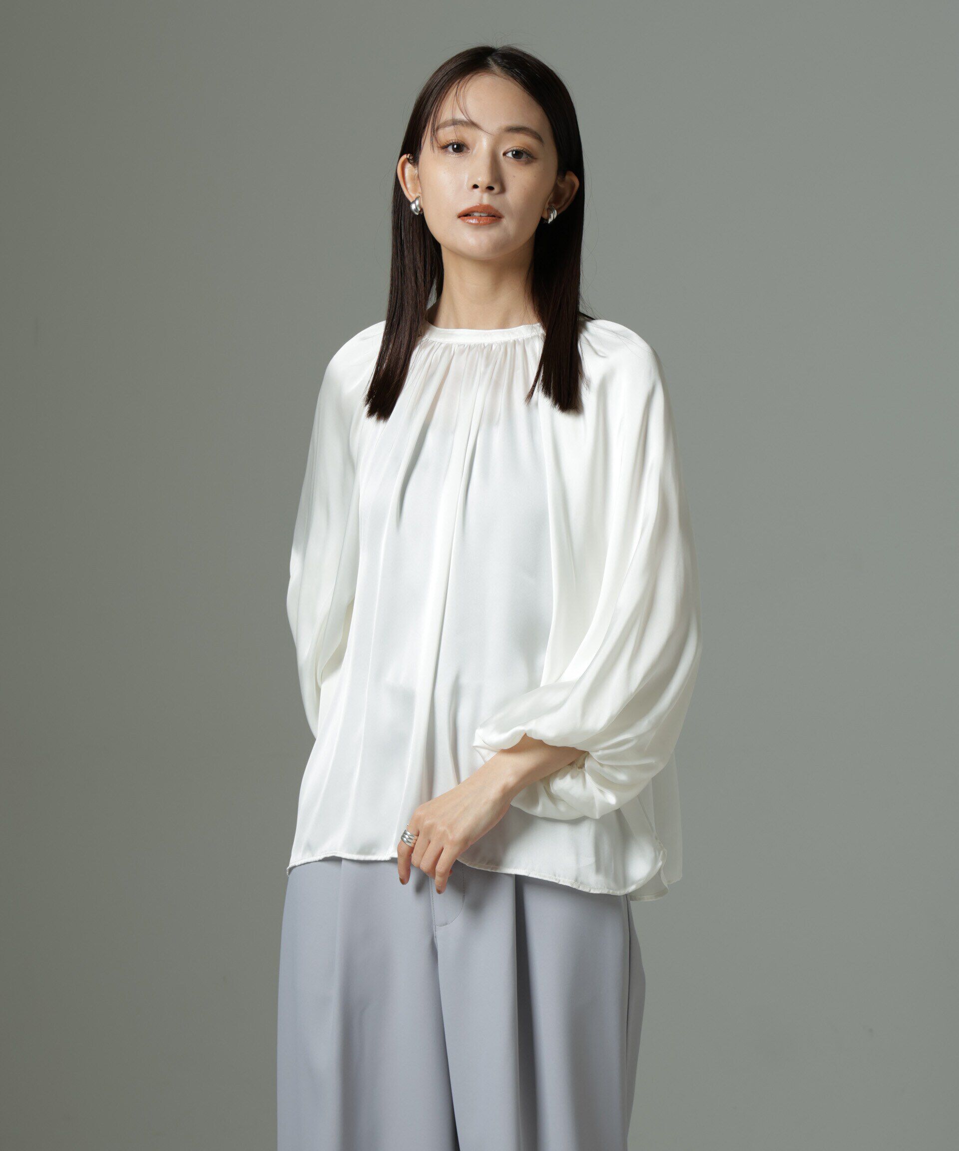 nano･universe「前後2wayサテンボリュームスリーブブラウス」|シャツ・ブラウス|