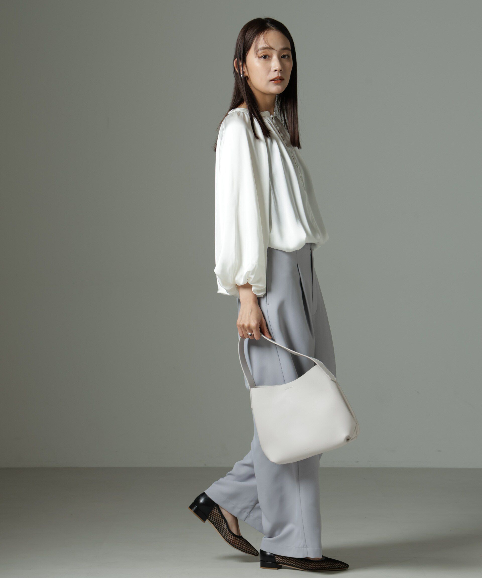 nano･universe「前後2wayサテンボリュームスリーブブラウス」|シャツ・ブラウス|