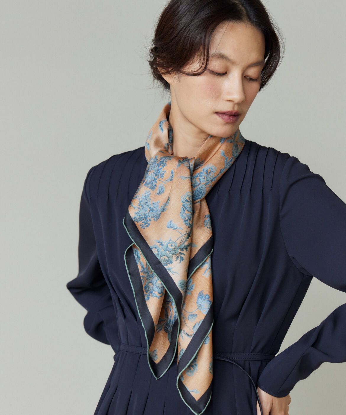 FAVORITE SUKINAMONO「Classical Dahlia Scarfスカーフ《Tapis Noir》」|ストール|