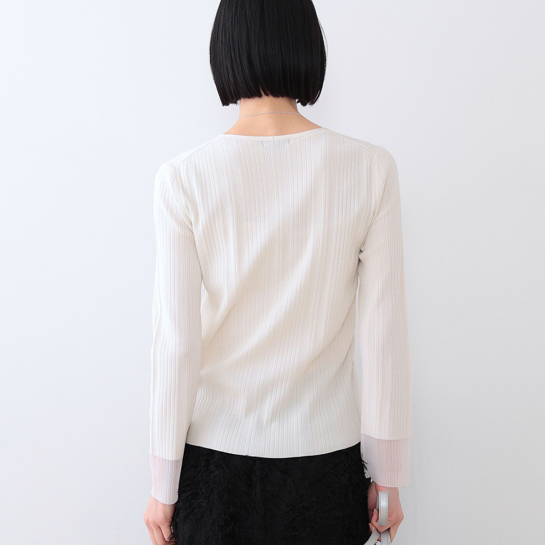 INDIVI「【洗える／袖口シアー】コンパクトVネックニット」|ニット・セーター|