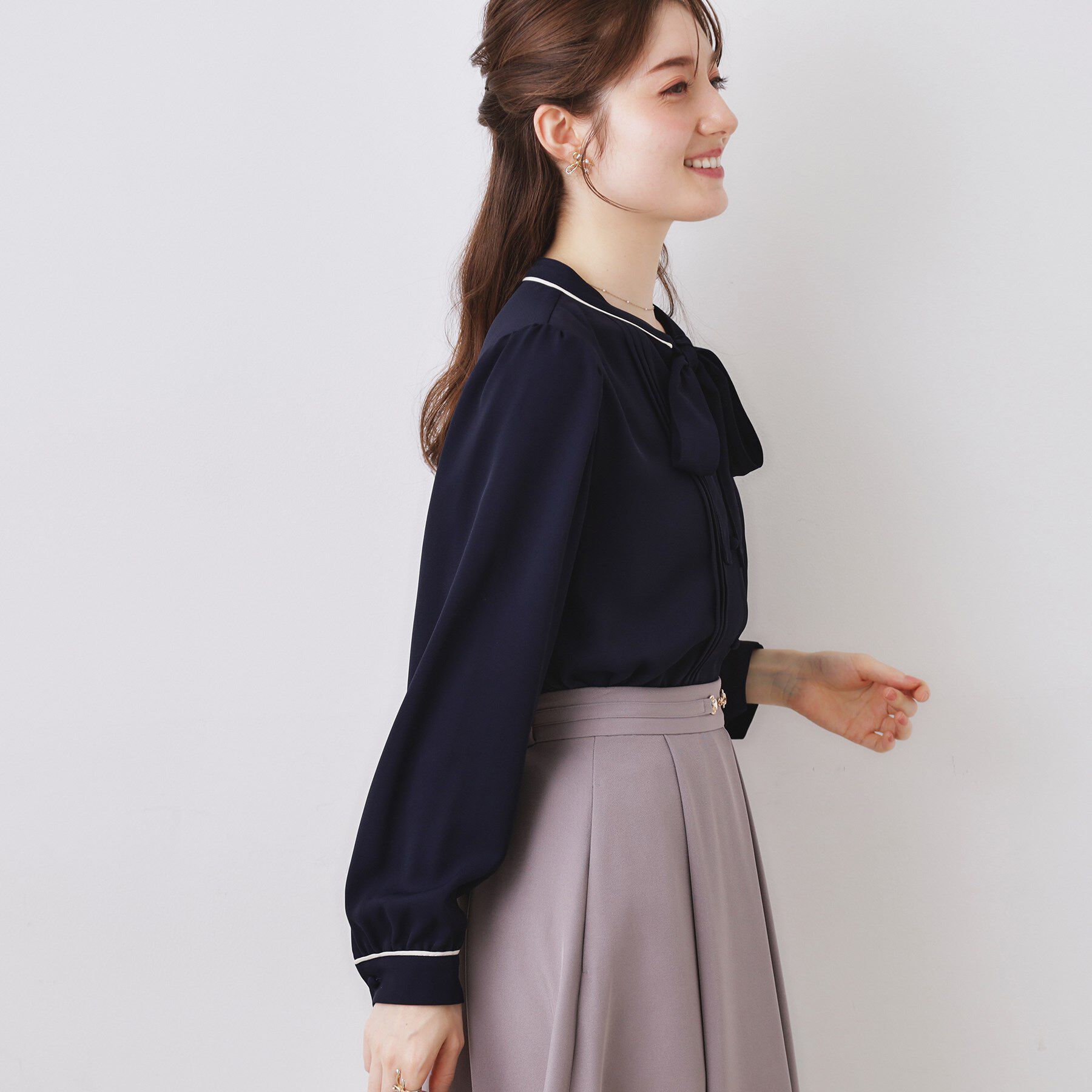 Couture broach「【ハレの日・通勤】配色タックタイブラウス」|シャツ・ブラウス|