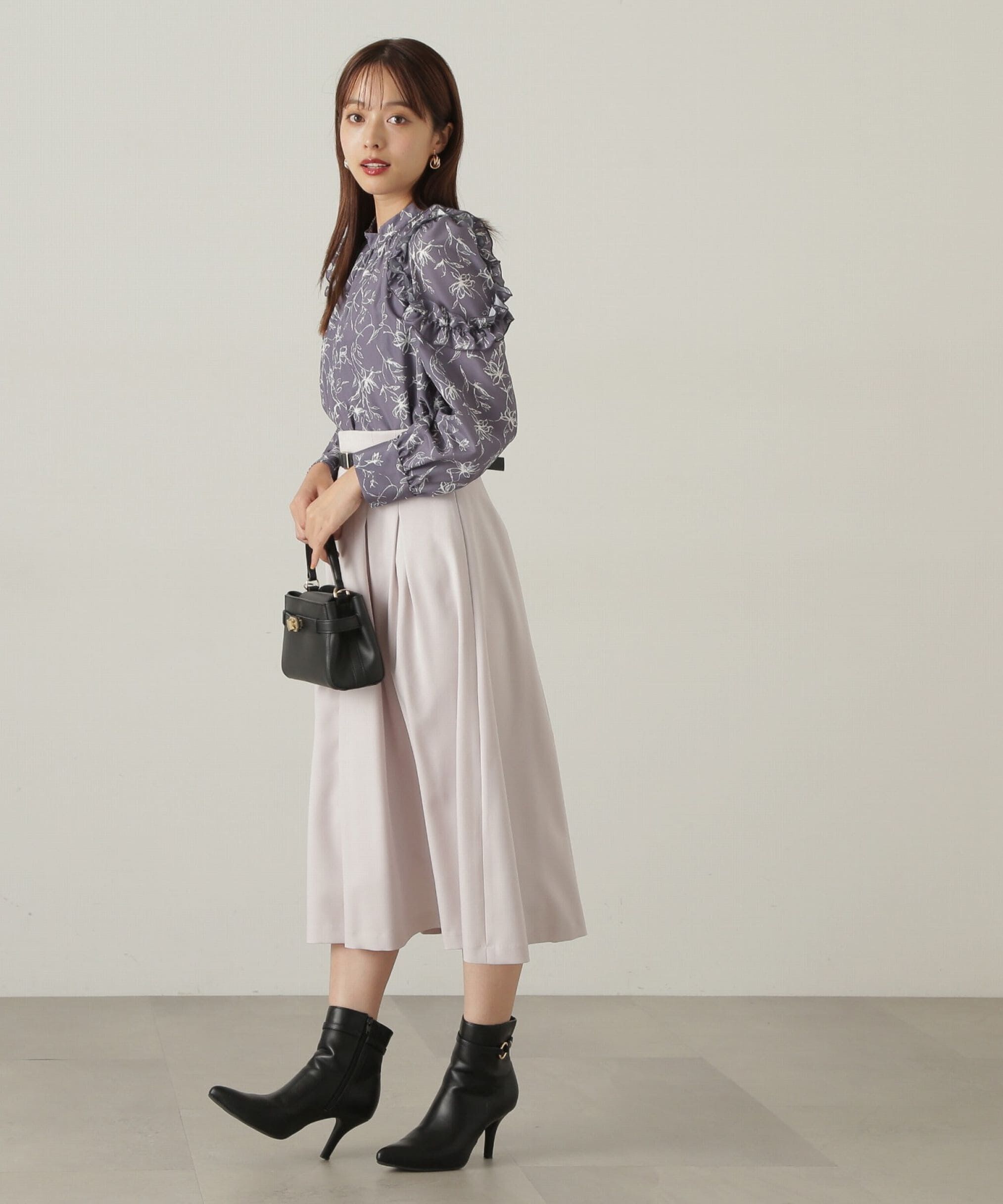 PROPORTION BODY DRESSING「モノトーンフラワーフリルブラウス　24AW」|シャツ・ブラウス|