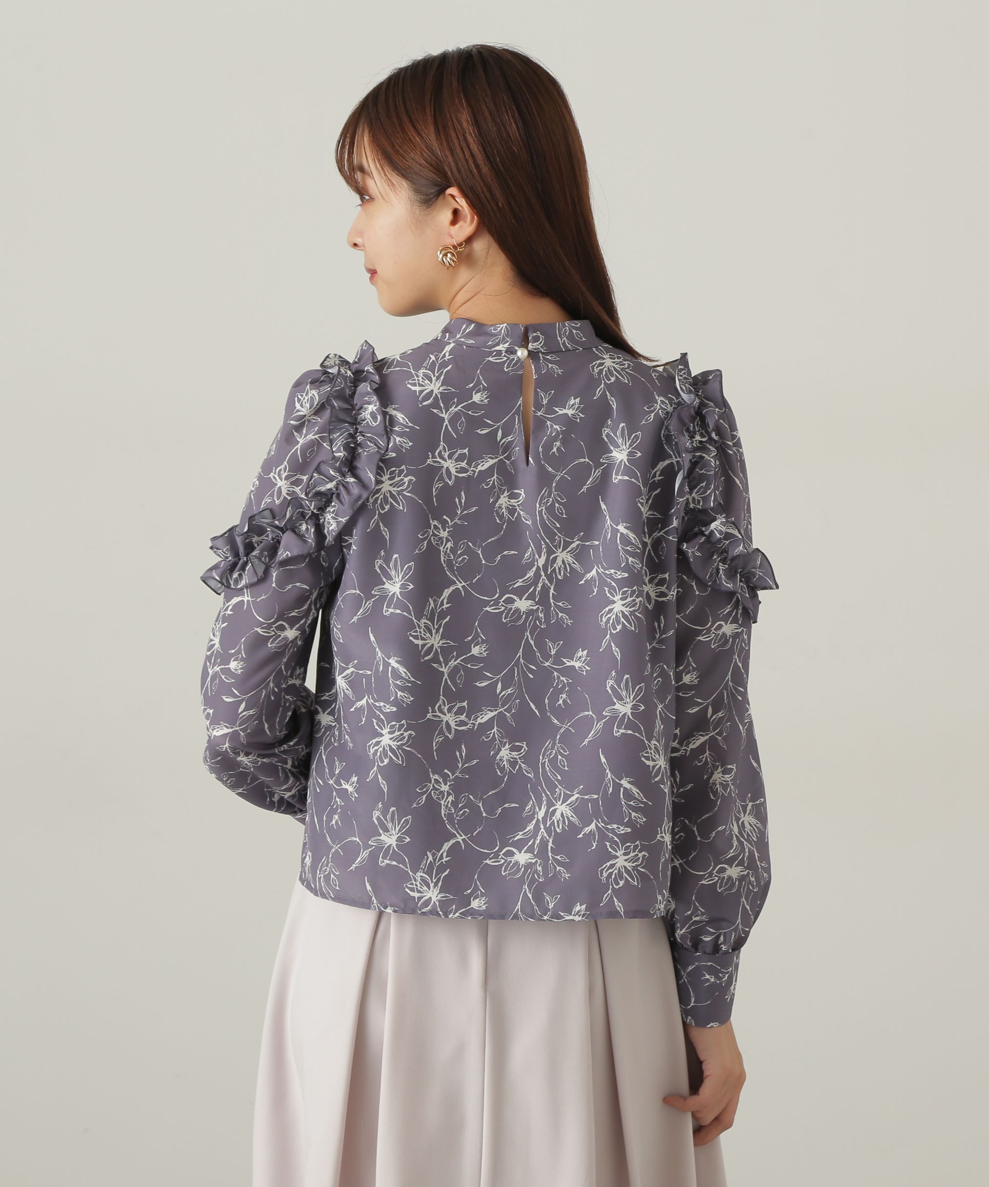 PROPORTION BODY DRESSING「モノトーンフラワーフリルブラウス　24AW」|シャツ・ブラウス|