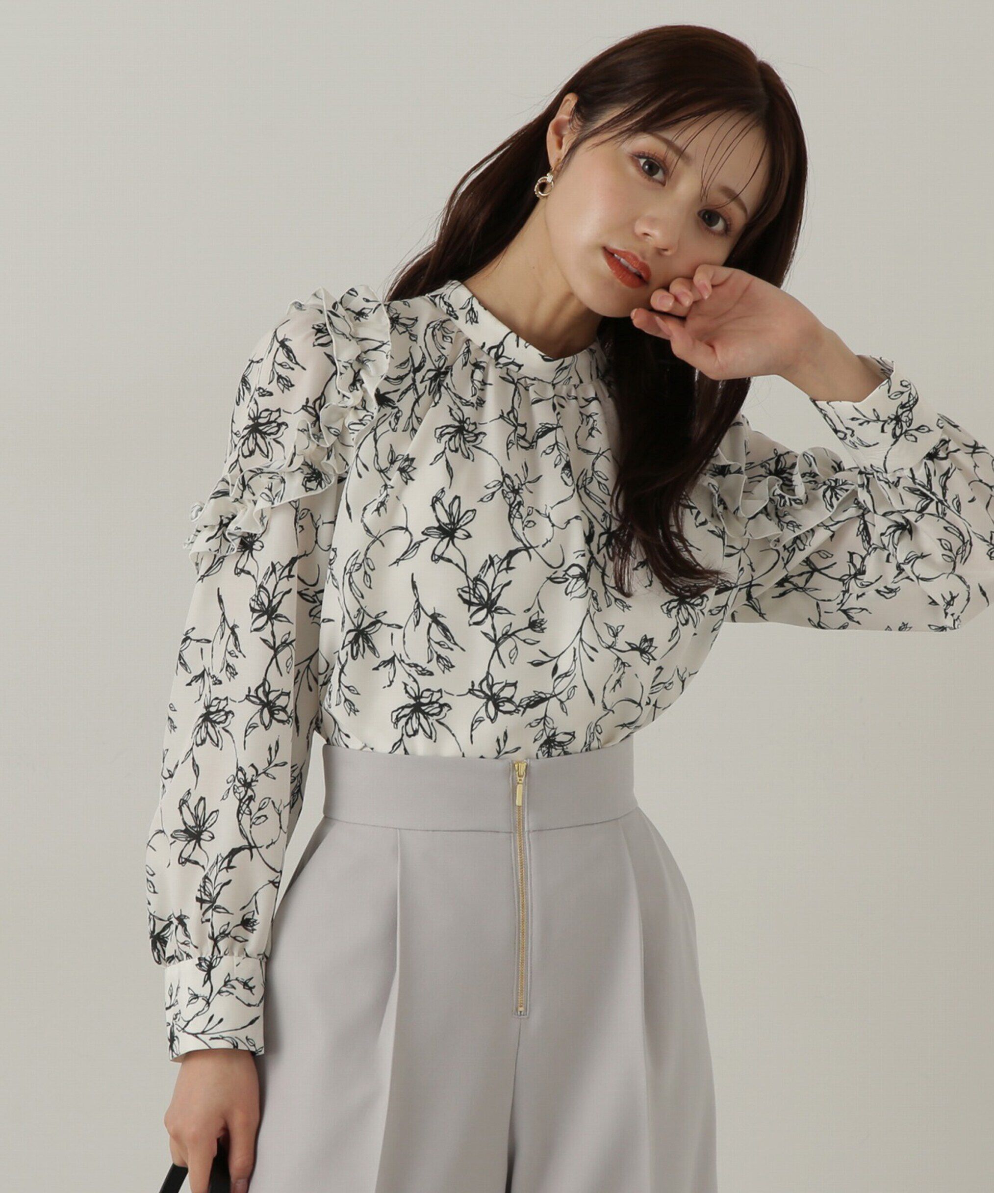 PROPORTION BODY DRESSING「モノトーンフラワーフリルブラウス　24AW」|シャツ・ブラウス|エクリュ1