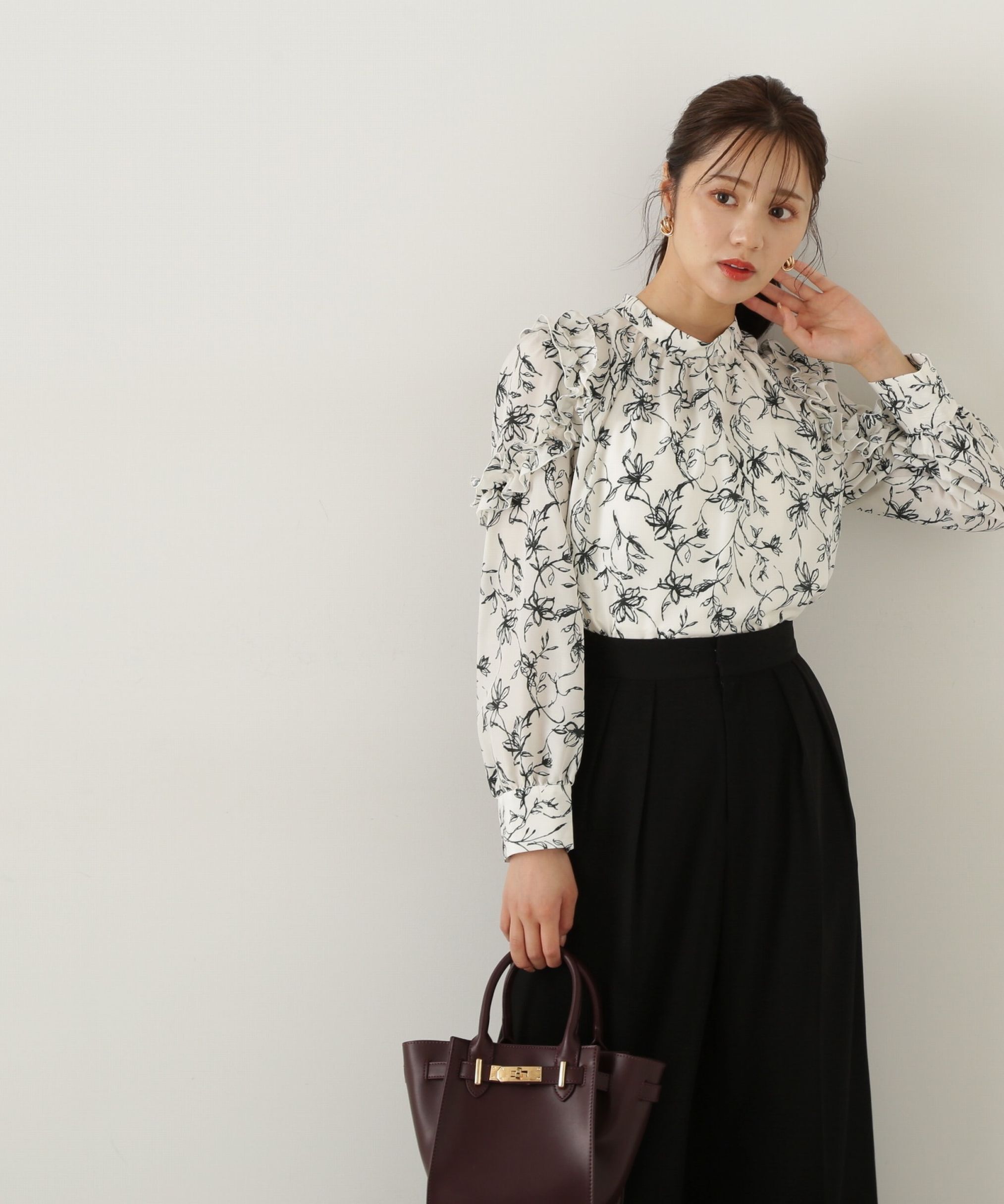 PROPORTION BODY DRESSING「モノトーンフラワーフリルブラウス　24AW」|シャツ・ブラウス|