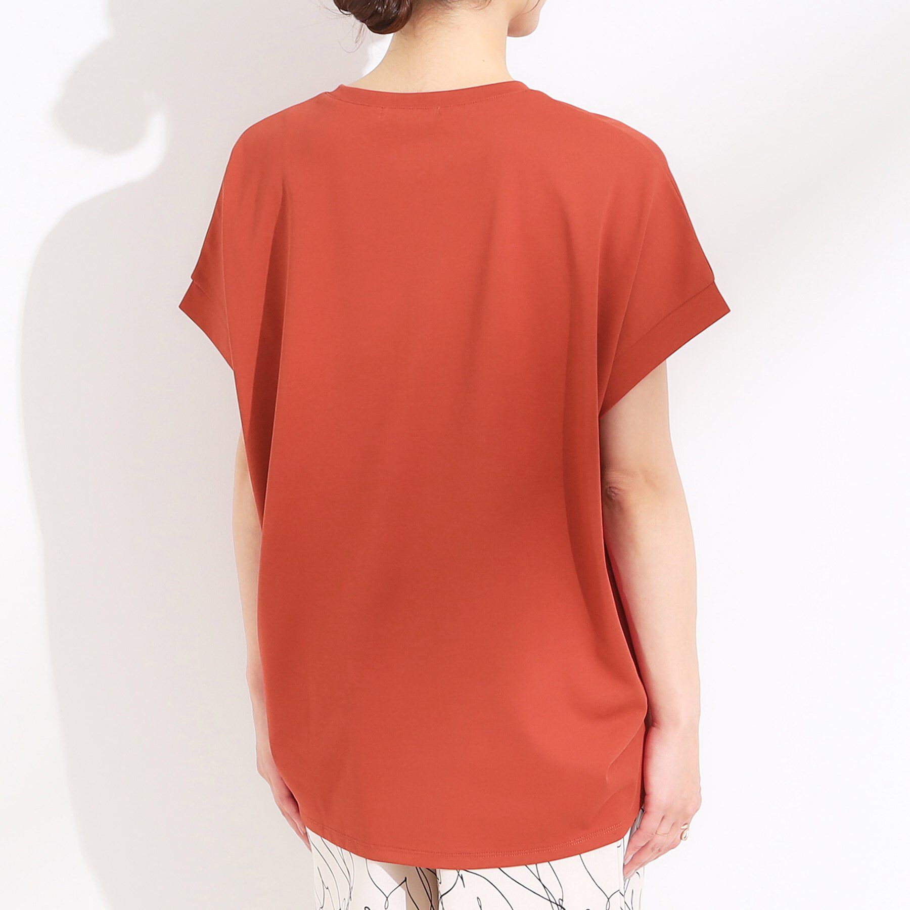 SHOO･LA･RUE「【S-LL/汗ジミ軽減/ひんやり/UV】体型カバーに タック入りドルマントップス」|Tシャツ・カットソー|