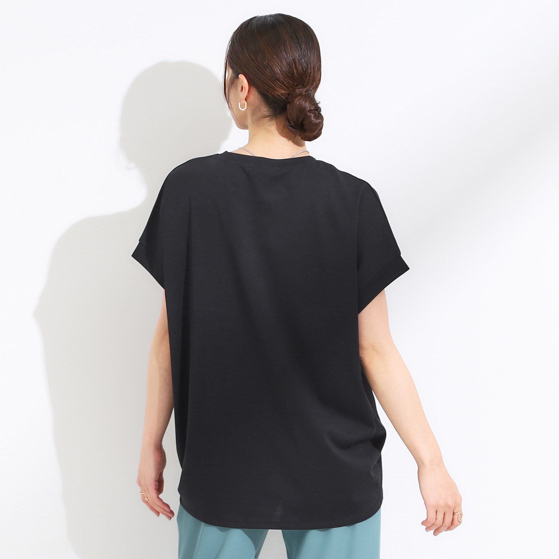 SHOO･LA･RUE「【S-LL/汗ジミ軽減/ひんやり/UV】体型カバーに タック入りドルマントップス」|Tシャツ・カットソー|