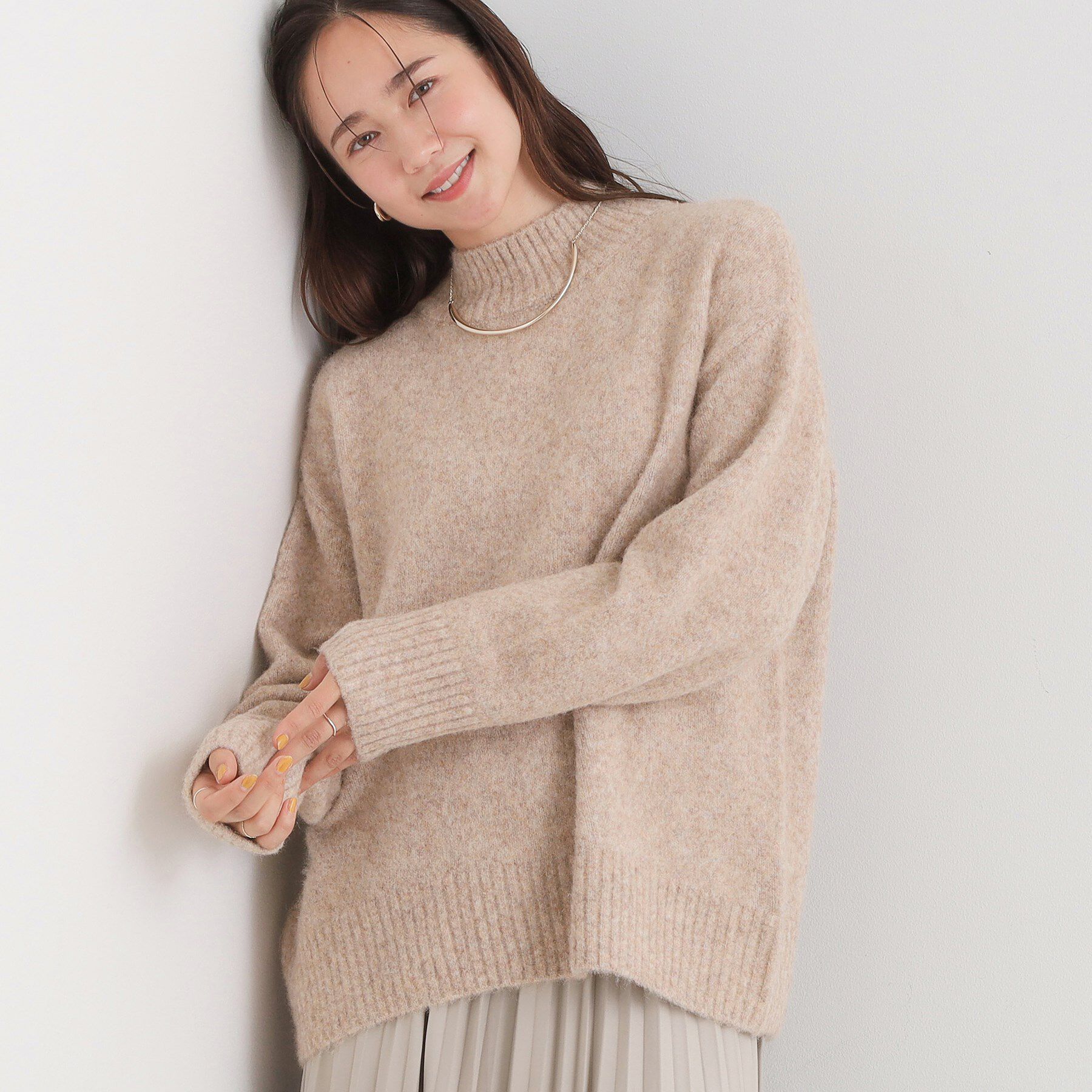 SHOO･LA･RUE「【洗濯機可/S-LL】インせず着られる ふわふわハイネックニット」|ニット・セーター|ベージュ(052)