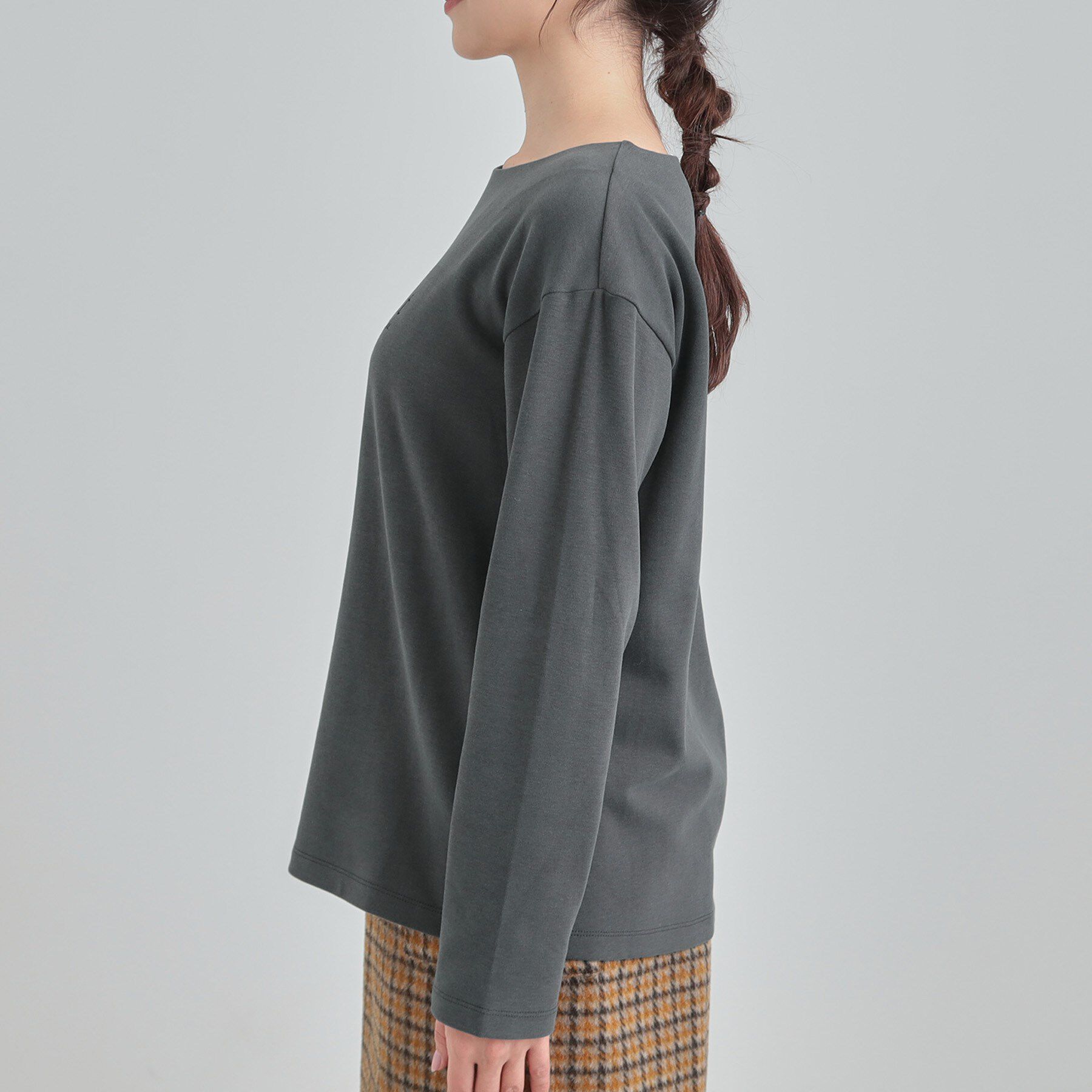 SHOO･LA･RUE「【洗濯機可/S-LL】大人が着やすい小さめロゴ 刺繍ロンT」|Tシャツ・カットソー|