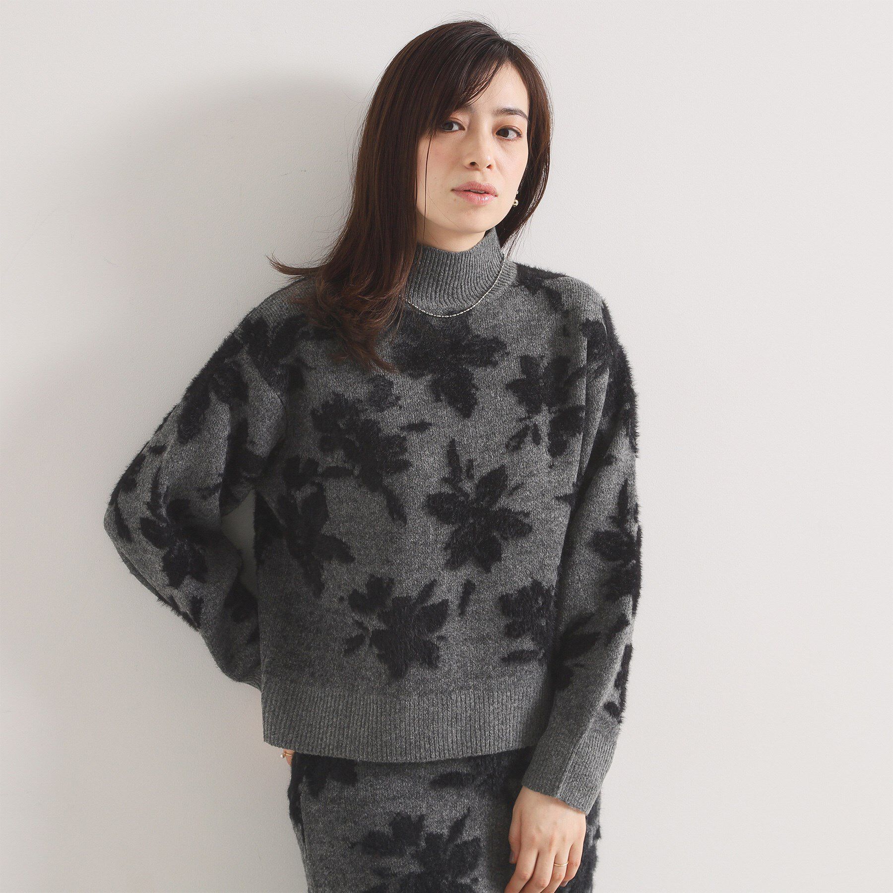 ITS&rsquo;DEMO「【手洗い可／セットアップ可】花柄フェザージャカードニット」|ニット・セーター|チャコールグレー(0