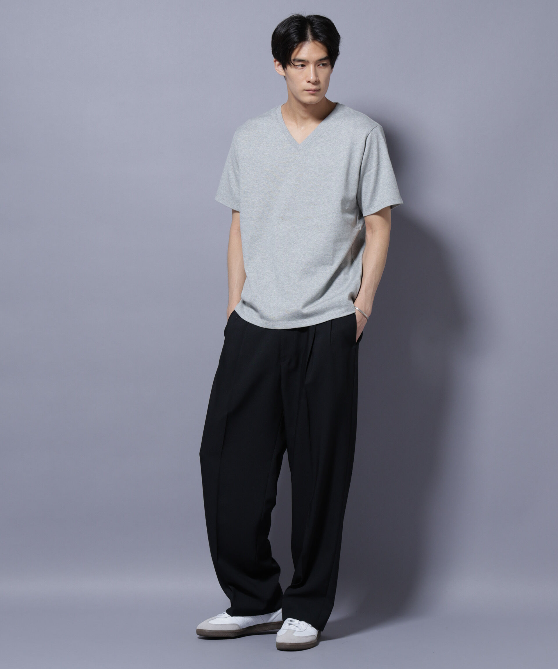 nano･universe「WEB限定/Anti Soaked(R) 汗染み防止 Vネック レギュラーシルエットTシャツ」|Tシャツ・カットソー|