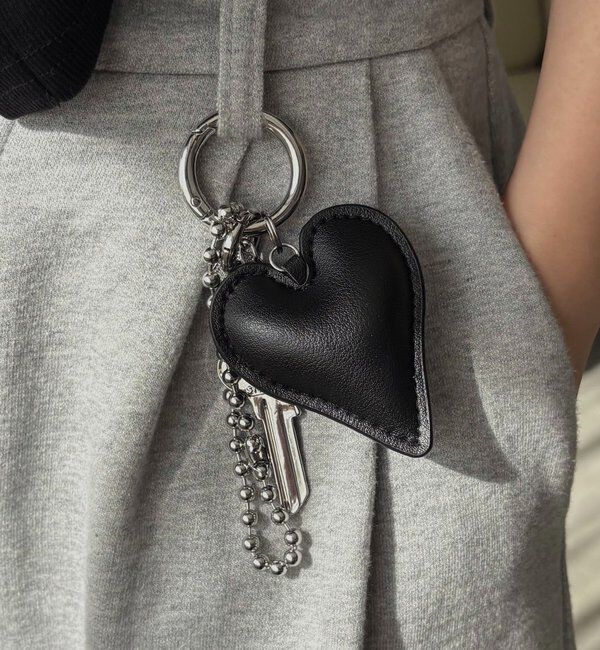  「〈GOLDY/ゴールディ〉ハートバッグチャーム」|リング|ブラック