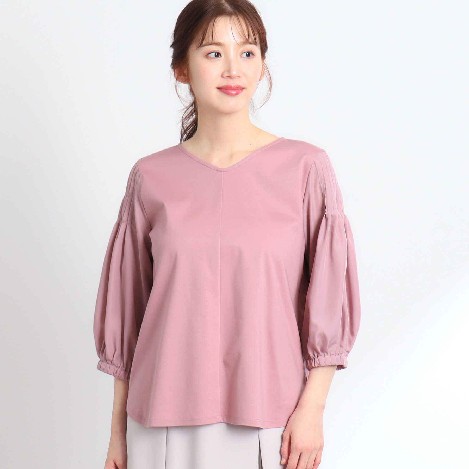 Reflect「【スカートにもパンツにも合わせやすい】キレイめTブラウス」|シャツ・ブラウス|