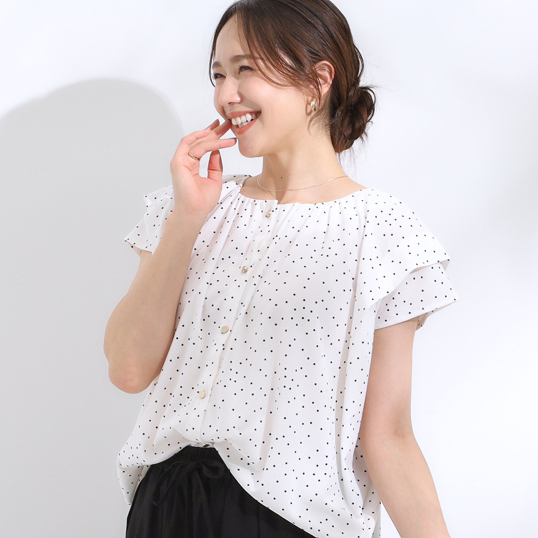 SHOO･LA･RUE「【S-LL/ひんやり】きちんと見えで好印象 ドット柄デザイントップス」|シャツ・ブラウス|オフホワイト(603