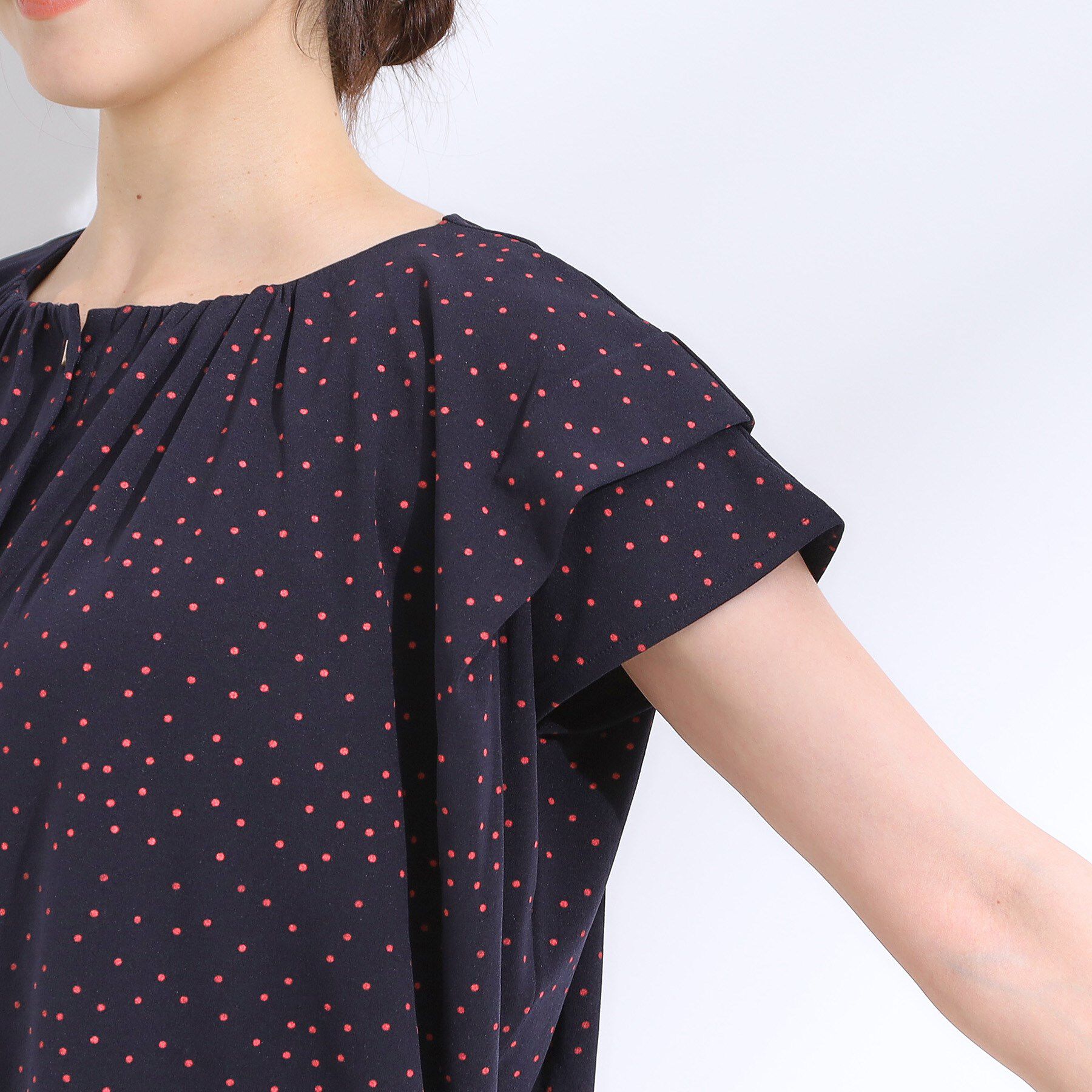 SHOO･LA･RUE「【S-LL/ひんやり】きちんと見えで好印象 ドット柄デザイントップス」|シャツ・ブラウス|