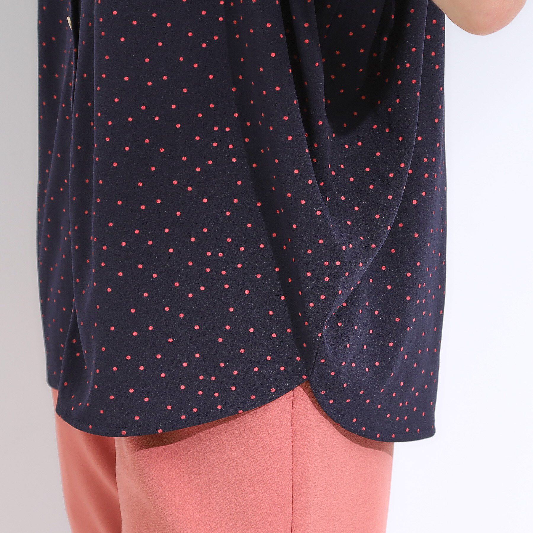 SHOO･LA･RUE「【S-LL/ひんやり】きちんと見えで好印象 ドット柄デザイントップス」|シャツ・ブラウス|