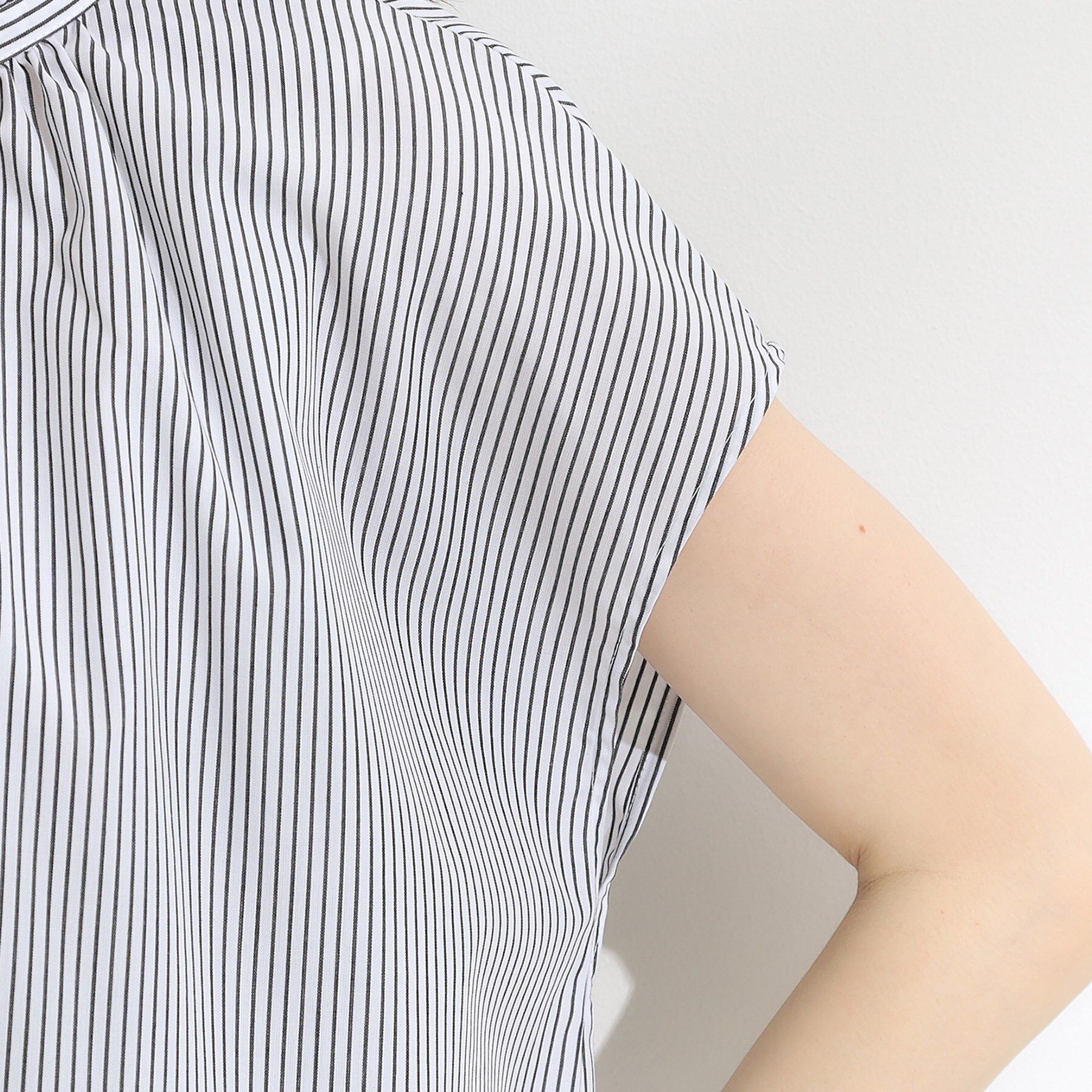 SHOO･LA･RUE「【洗える/S-LL】プチフリル襟が女性らしい フレンチスリーブシャツ」|シャツ・ブラウス|