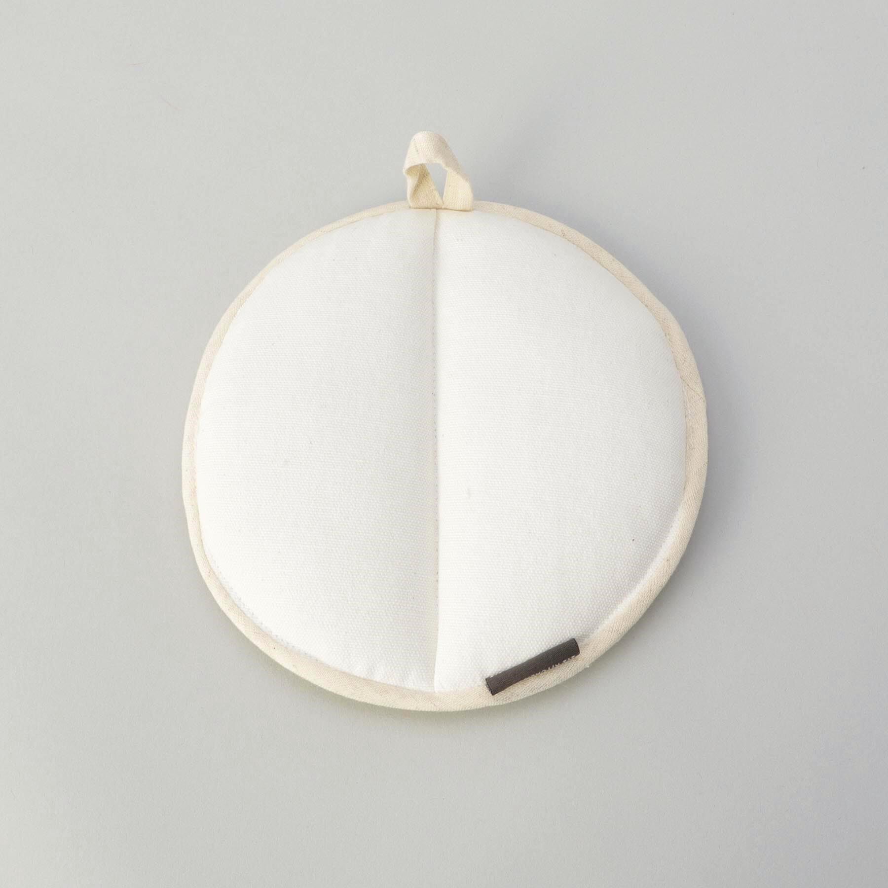 212 KITCHEN STORE「刺繍フラワー ワイルドストロベリー ラウンドミトン NA ＜212Kオリジナル ＞」|食器・キッチングッズ|