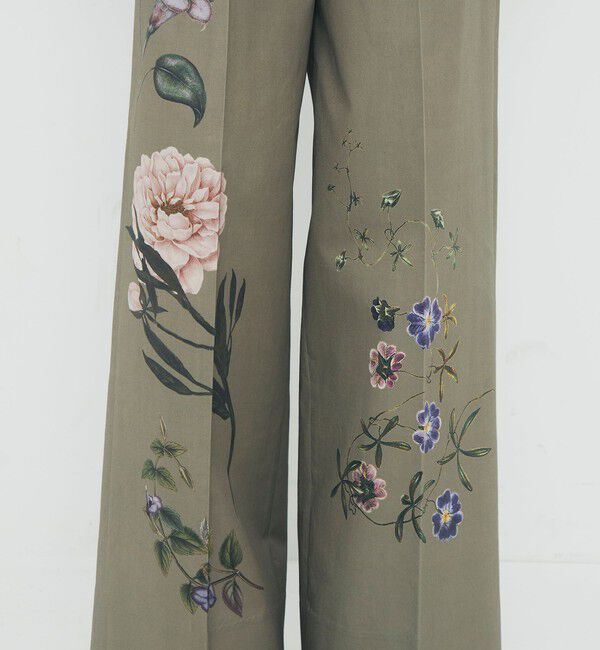 CABaN「コットンツイル フラワープリント2タックワイドパンツ」|チノ|