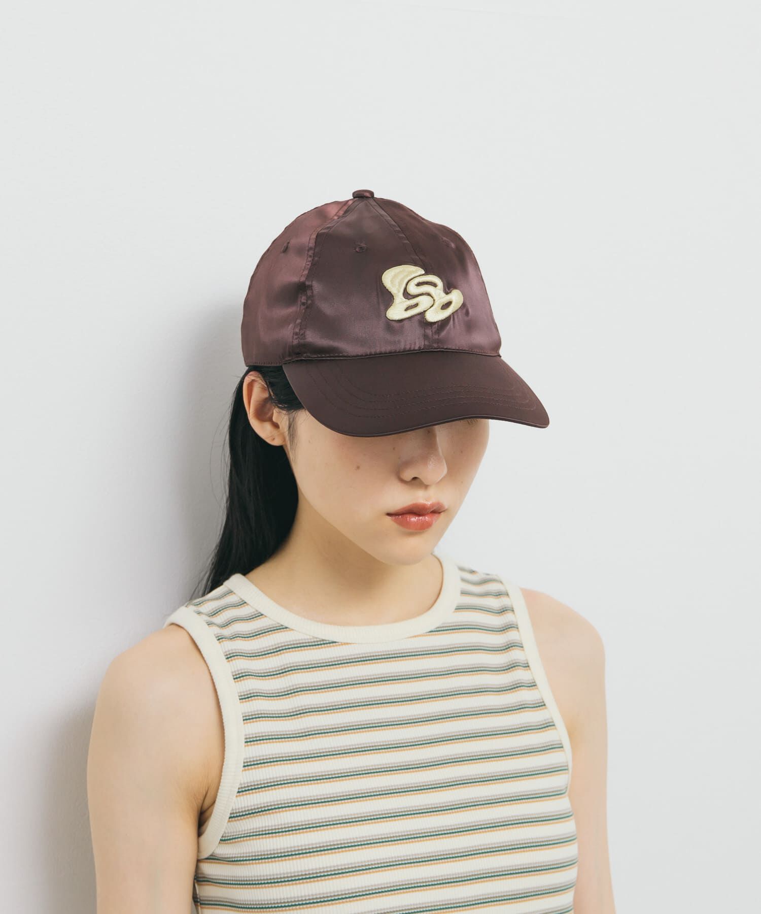  「プランプエンブロイダリーサテンCAP」|キャップ・キャスケット|ブラウン