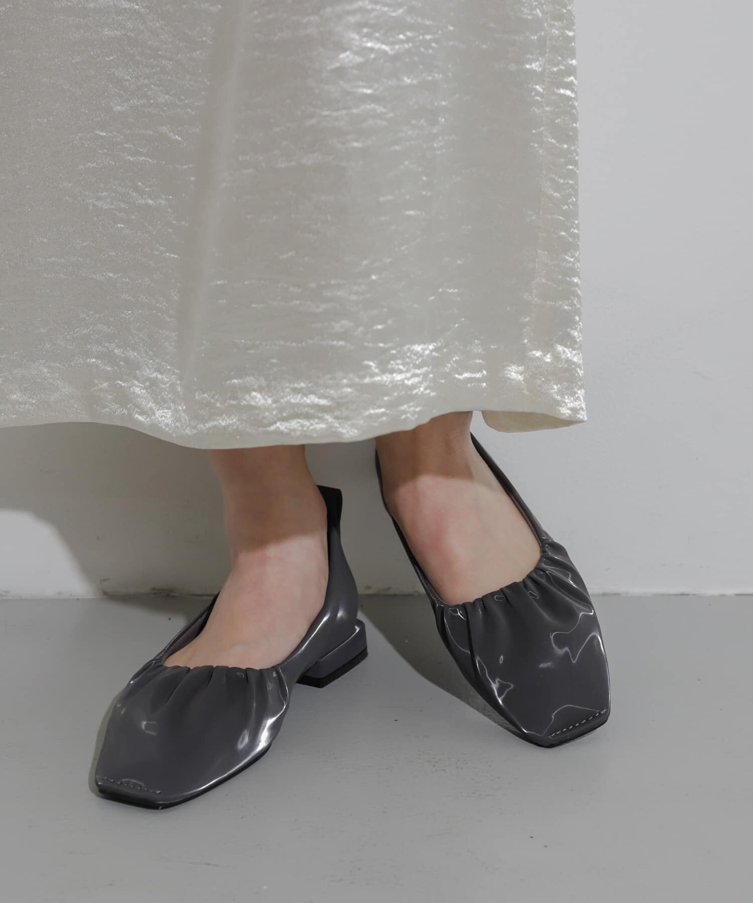 SENSE OF PLACE by URBAN RESEARCH「シャイニーギャザーフラットシューズ」|パンプス|