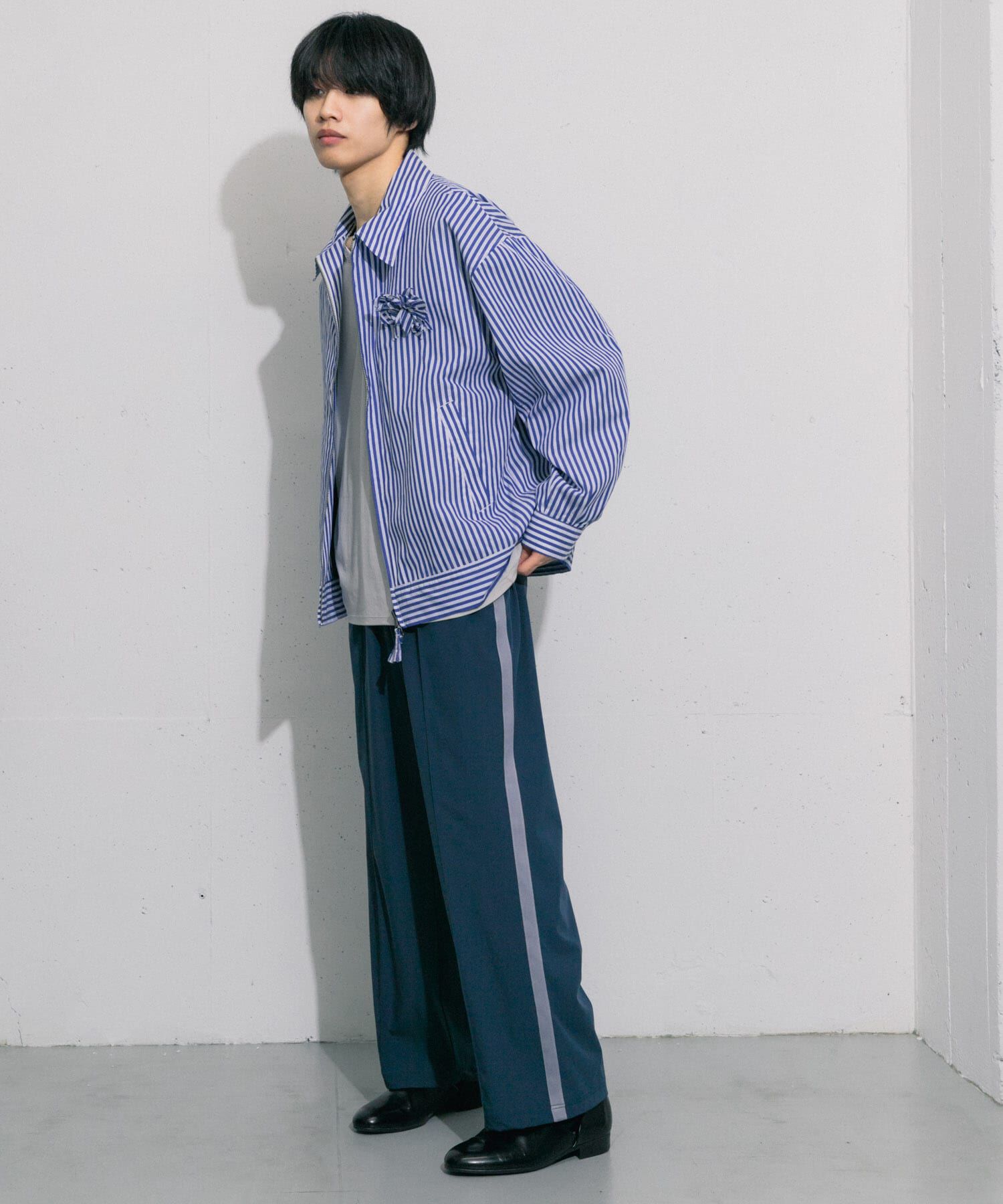 SENSE OF PLACE by URBAN RESEARCH「hxcyyd &times; SOP　ストライプフラワーコサージュシャツブルゾン(UNISEX)」|ブルゾン・スタジャン|