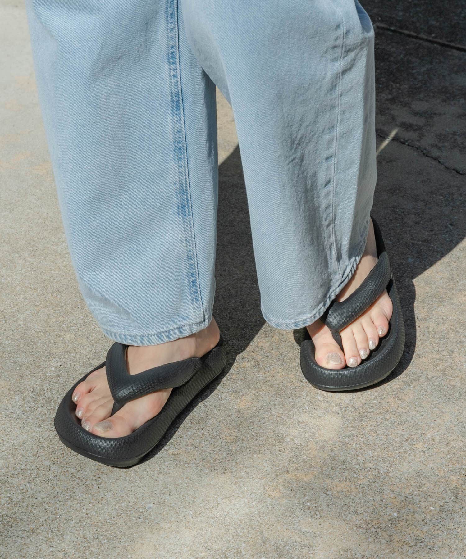 SENSE OF PLACE by URBAN RESEARCH「『WEB/一部店舗限定』トングクッションサンダル」|サンダル|