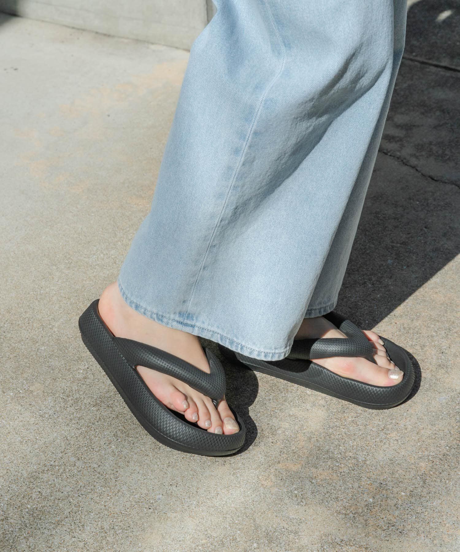 SENSE OF PLACE by URBAN RESEARCH「『WEB/一部店舗限定』トングクッションサンダル」|サンダル|