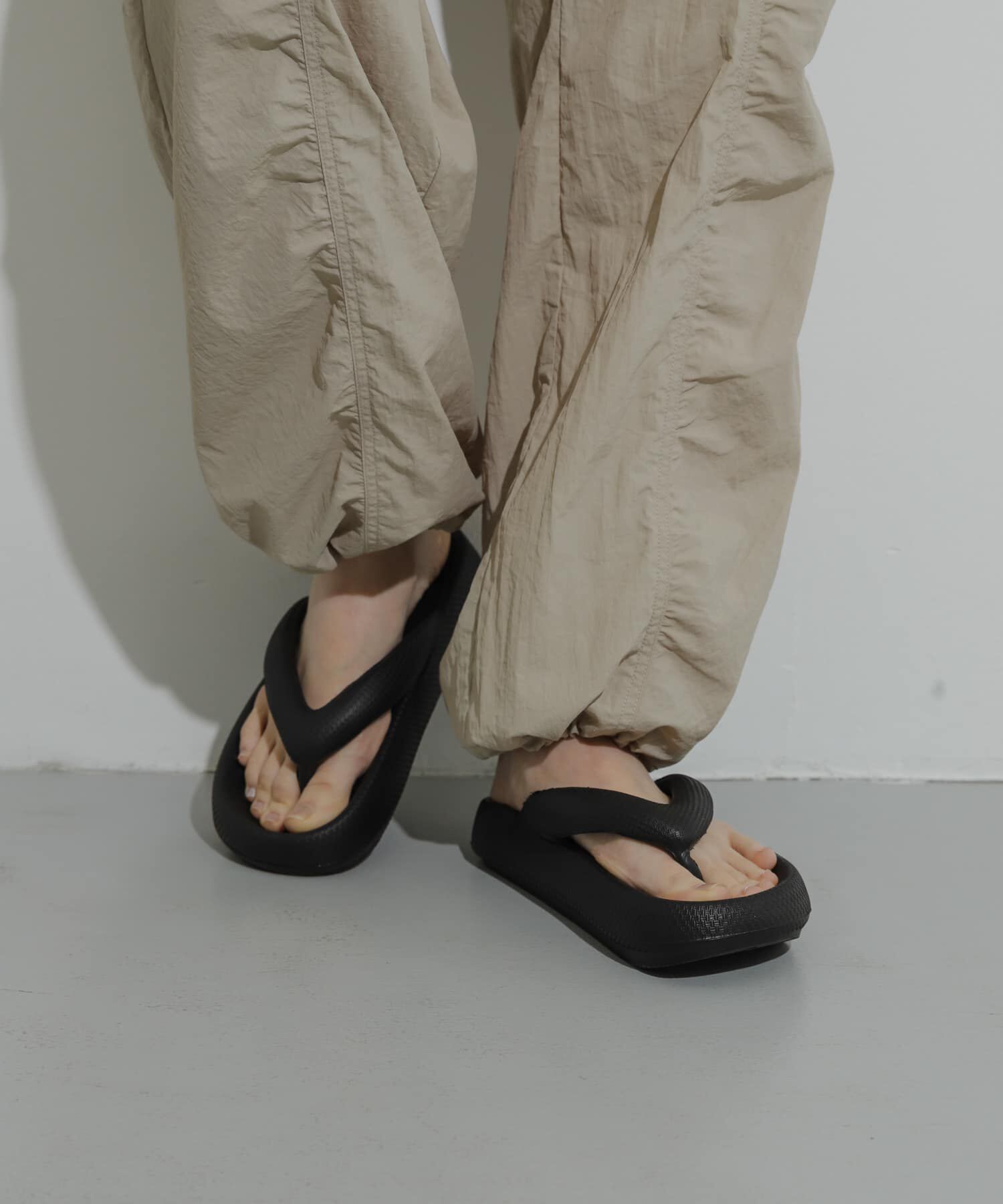 SENSE OF PLACE by URBAN RESEARCH「『WEB/一部店舗限定』トングクッションサンダル」|サンダル|