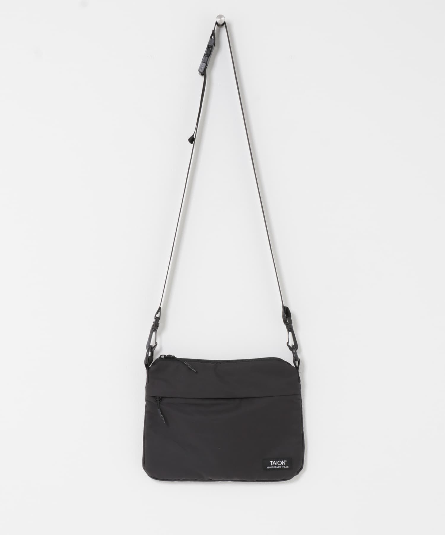 SENSE OF PLACE by URBAN RESEARCH「TAION　マウンテンサコッシュ」|ショルダー・メッセンジャー|ブラック