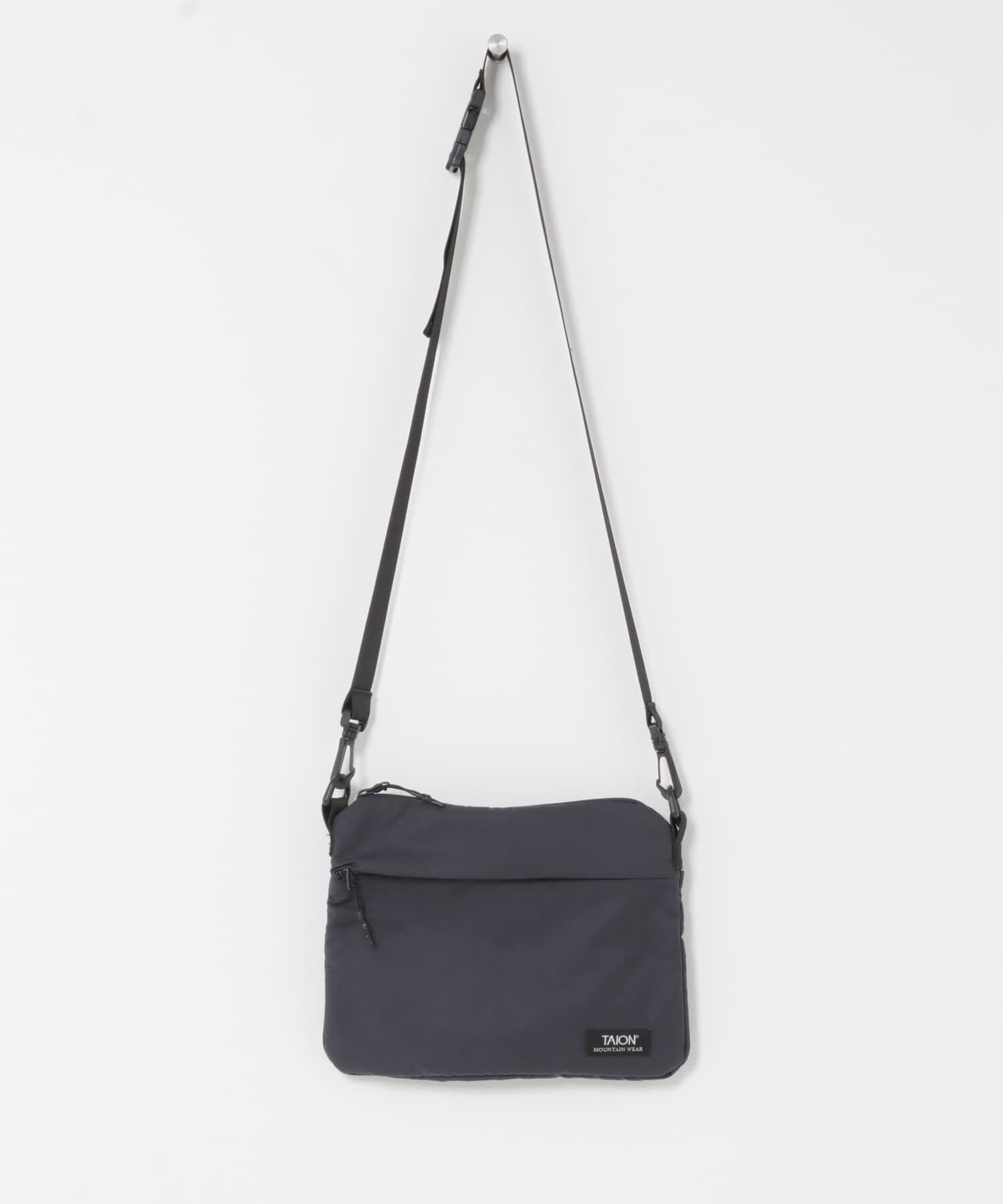 SENSE OF PLACE by URBAN RESEARCH「TAION　マウンテンサコッシュ」|ショルダー・メッセンジャー|