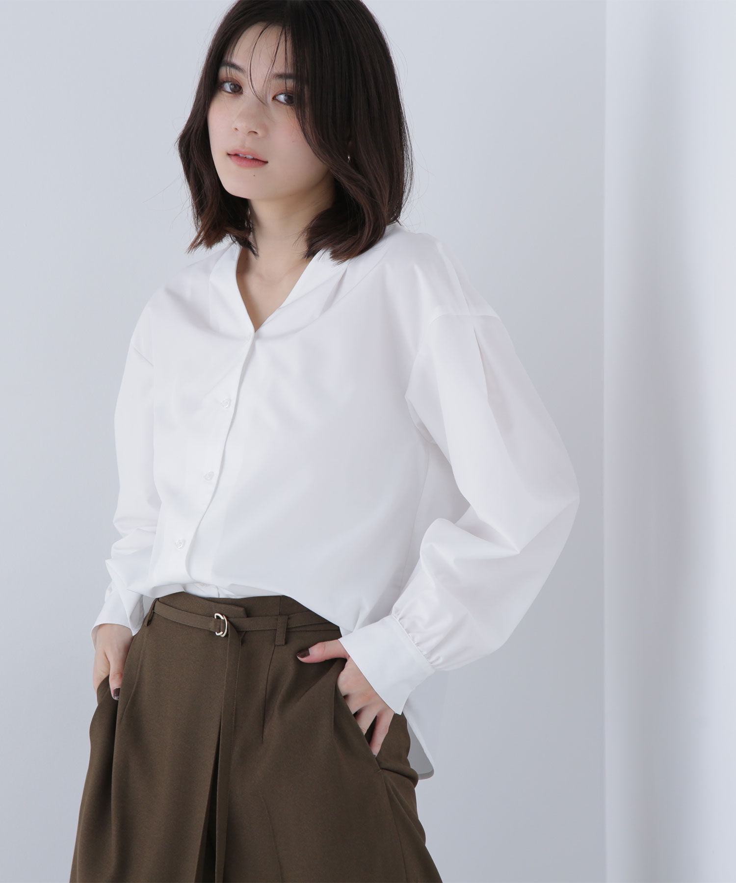  「Vネックフォルムブラウス」|シャツ・ブラウス|オフホワイト1