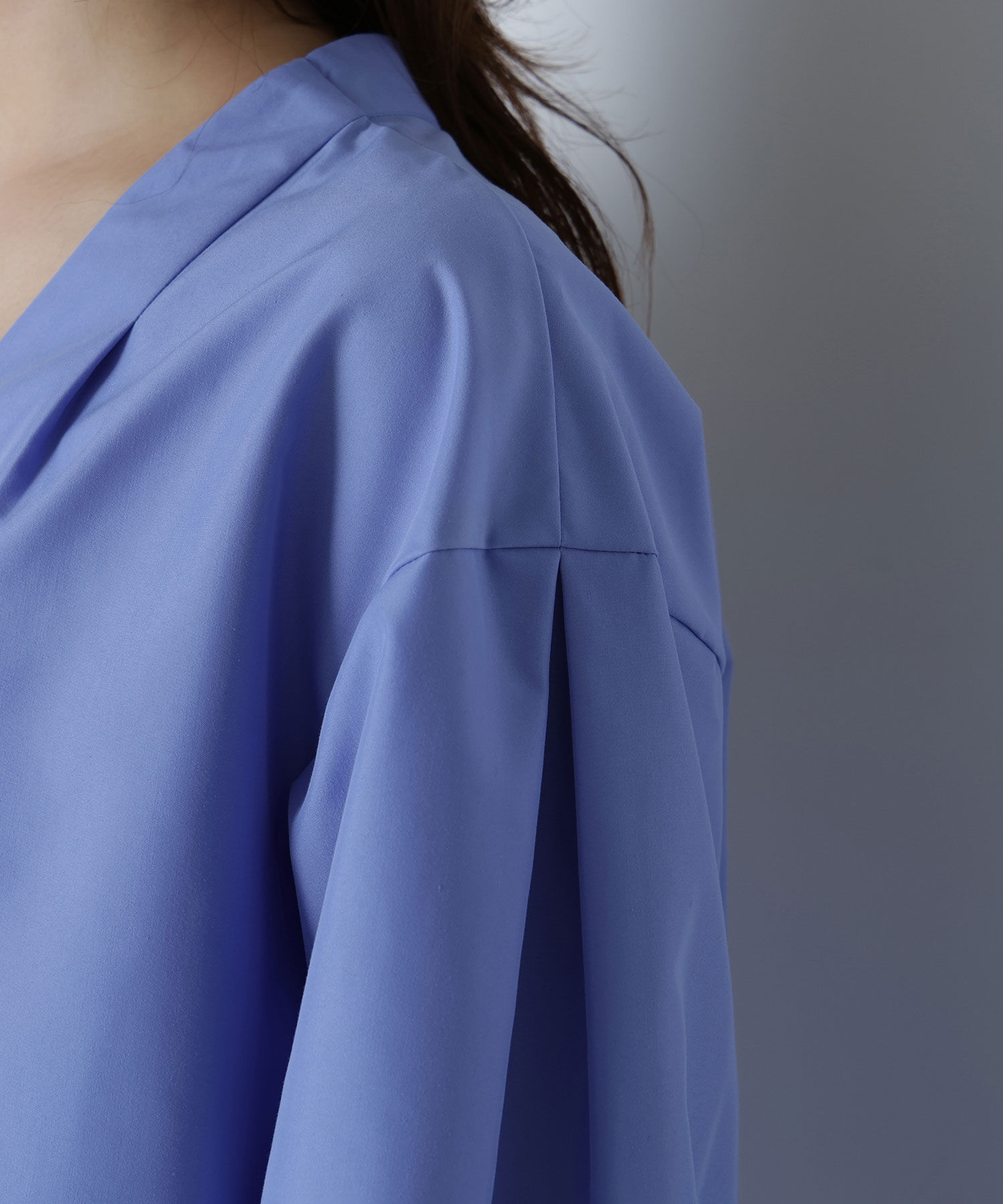  「Vネックフォルムブラウス」|シャツ・ブラウス|