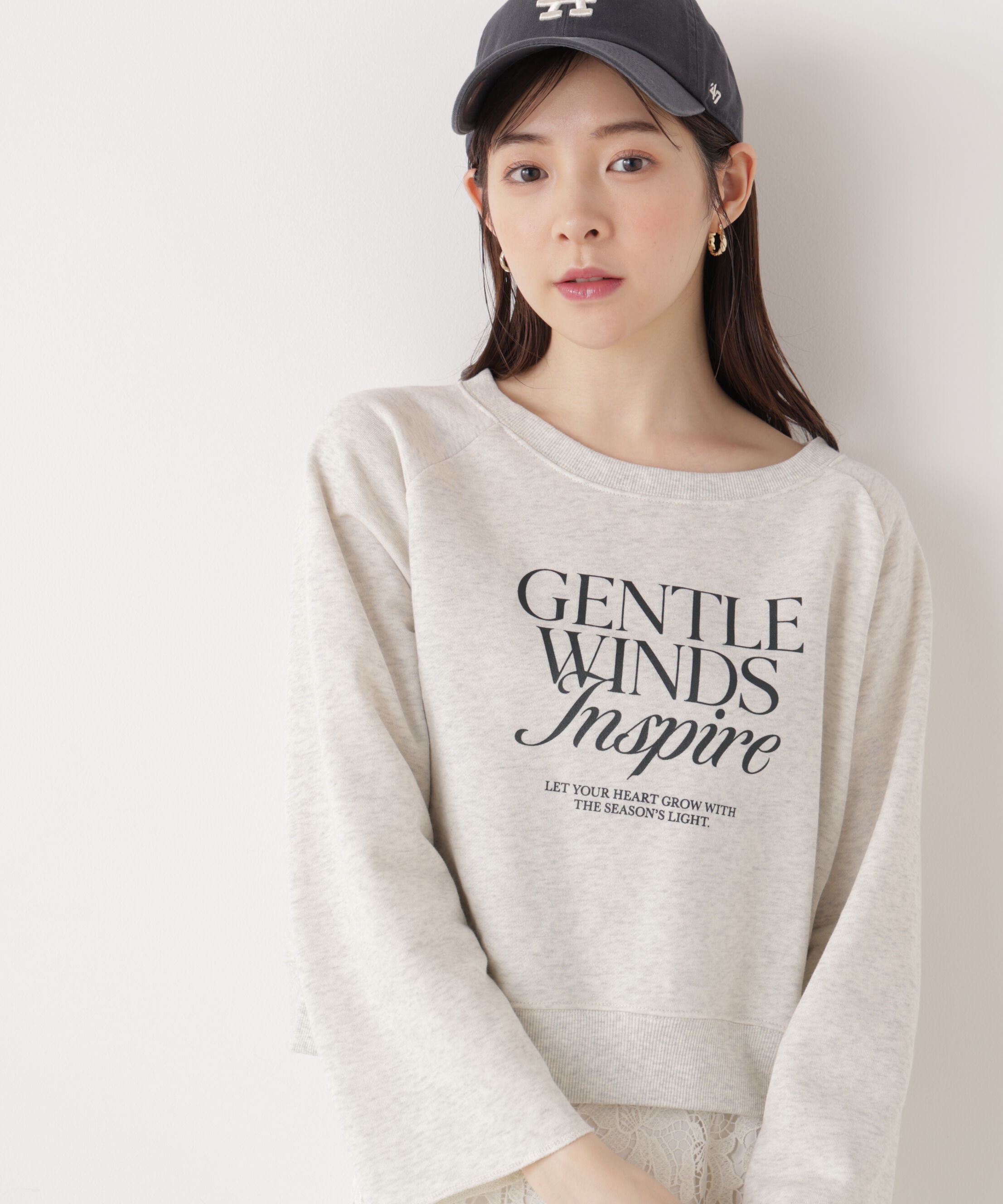 PROPORTION BODY DRESSING「＜ウォッシャブル＞〈a/mie〉ラグランロゴトップス　26SS」|Tシャツ・カットソー|オートミール