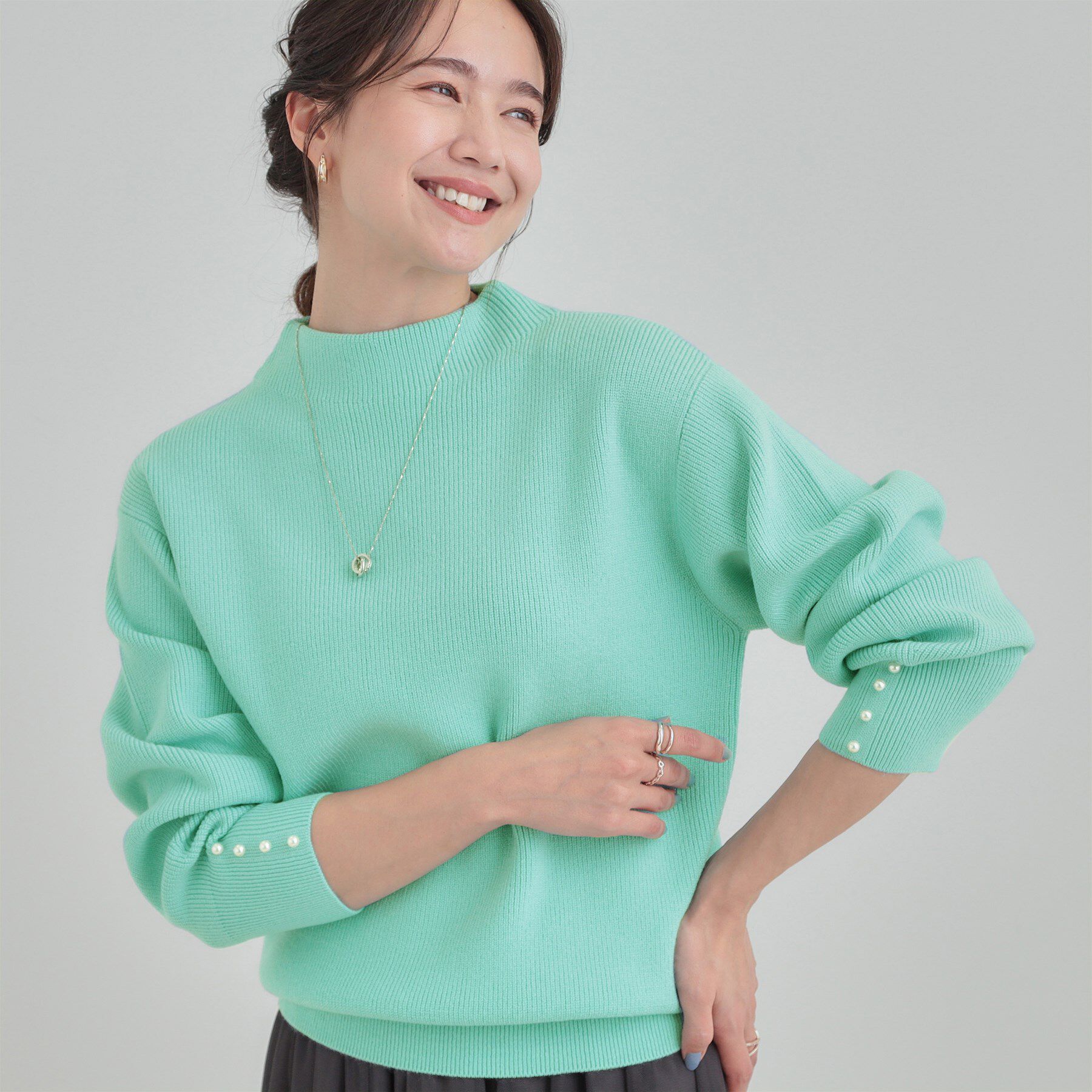 SHOO･LA･RUE「【洗濯機可/毛玉になりにくい】お袖パールで上品な ハイネックニット」|ニット・セーター|ミントグリーン(02
