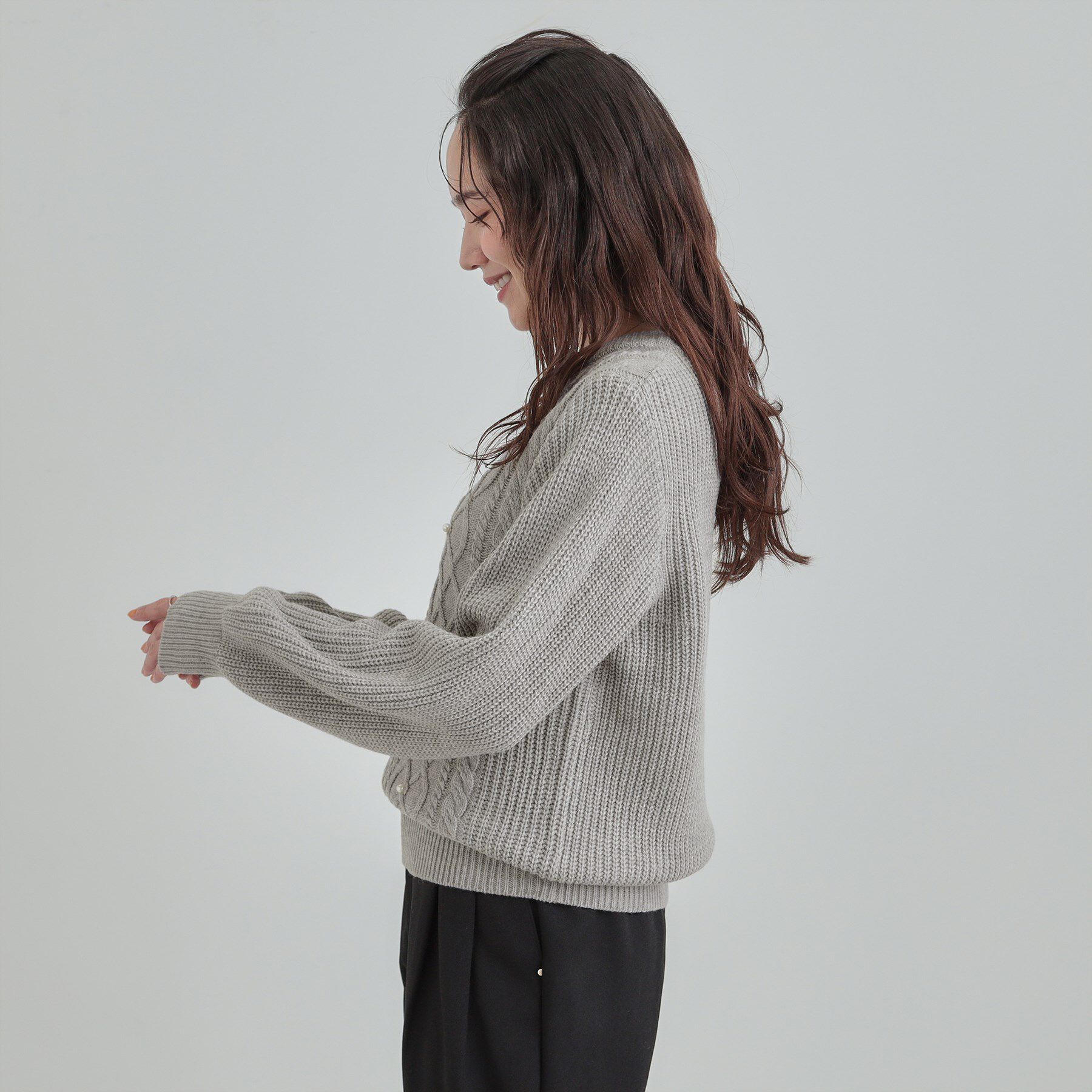 SHOO･LA･RUE「【洗濯機可/S-LL】フェイクパールで上品見え ケーブルニット」|ニット・セーター|