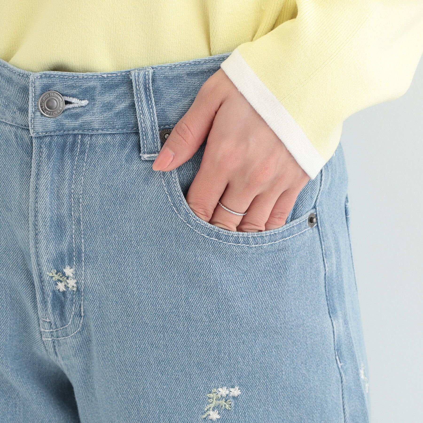 SHOO･LA･RUE「【洗濯機可/S-LL】フラワー刺繍が女性らしさをプラス バギーデニムパンツ」|デニム|