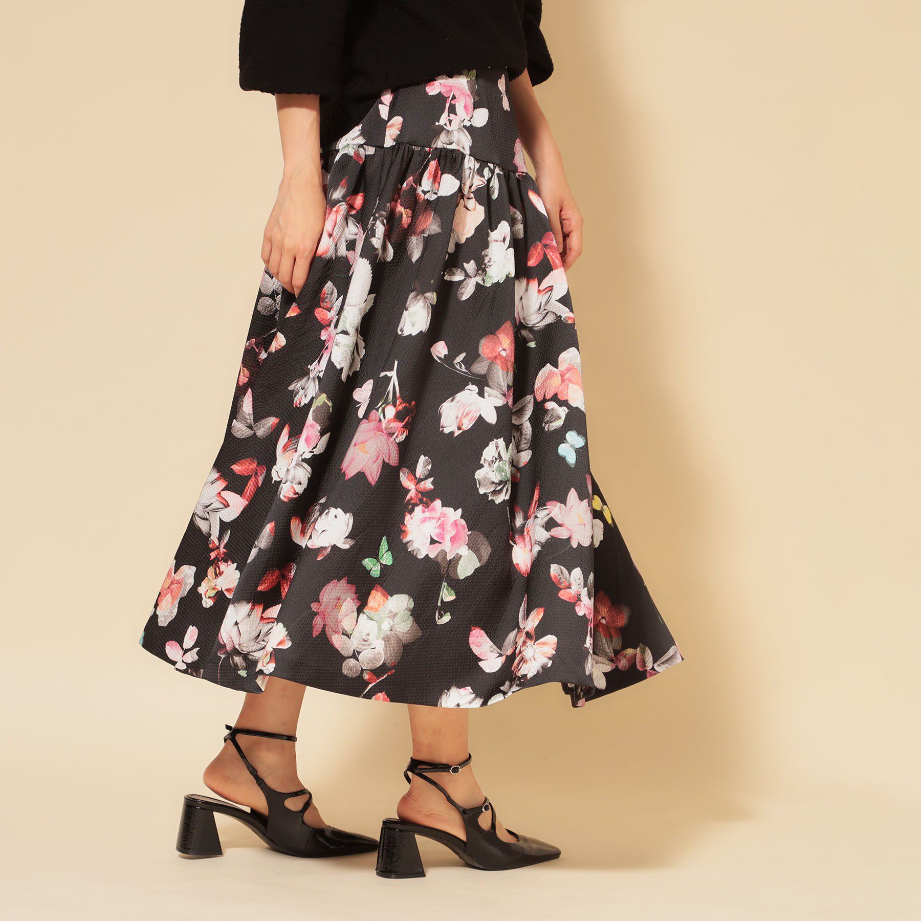 SunaUna「【COLLECTION LINE】花柄タックスカート」|スカート|ブラック(119)