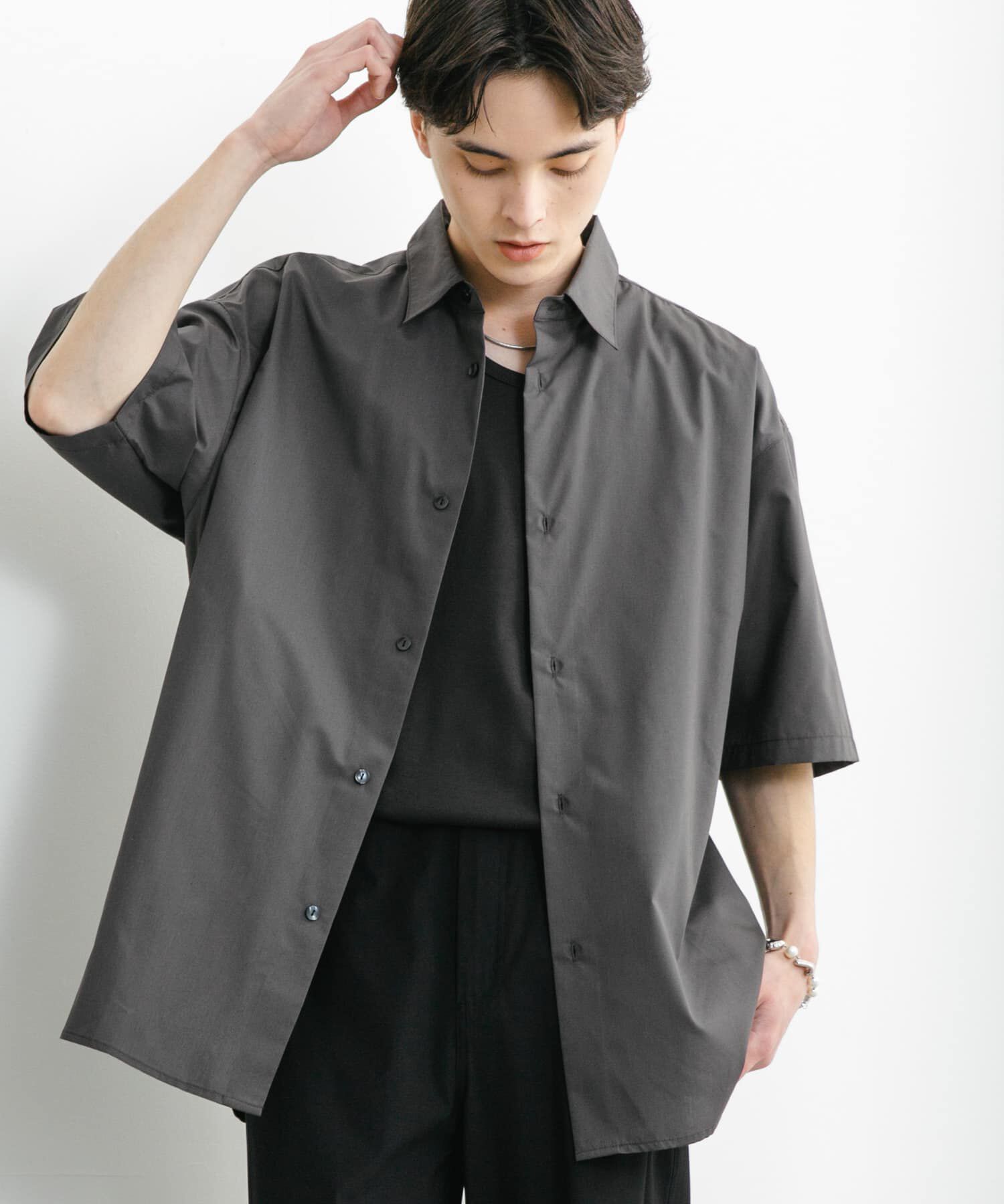 SENSE OF PLACE by URBAN RESEARCH「『ﾕﾆｾｯｸｽ』ﾘﾗｯｸｽﾌｨｯﾄﾚｷﾞｭﾗｰｶﾗｰｼｮｰﾄｽﾘｰ 」|シャツ・ブラウス|チャコールグレー